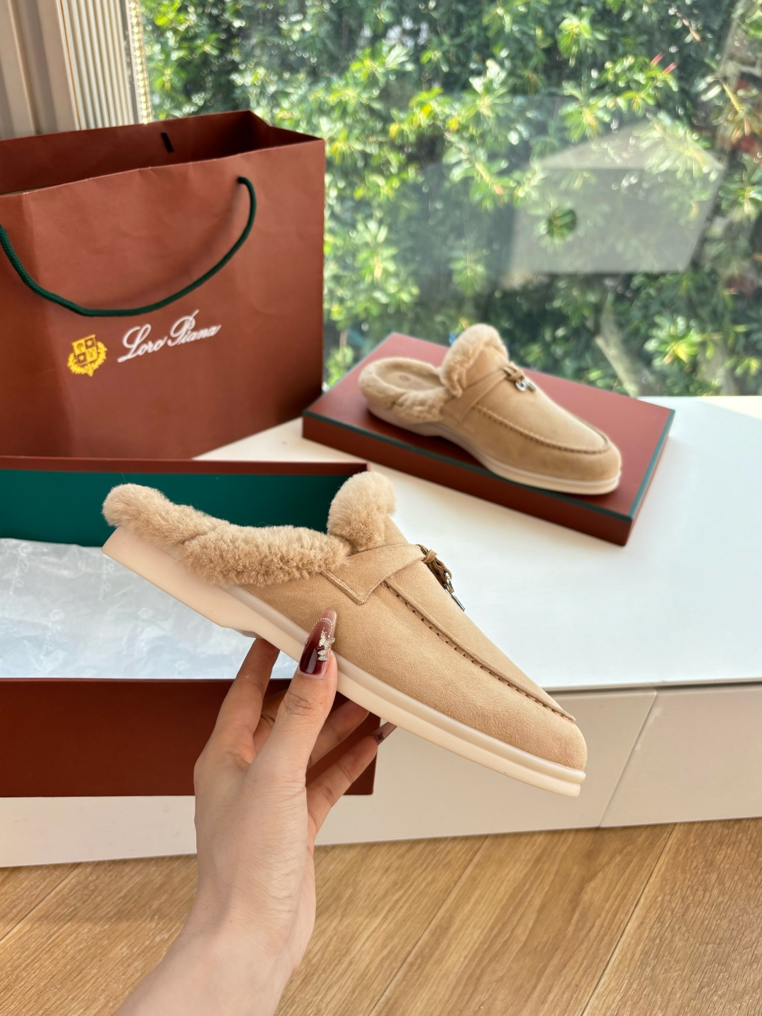 로로피아나(Loro Piana) 커플 퍼 트리밍 스웨이드 뮬 슬리퍼 신발