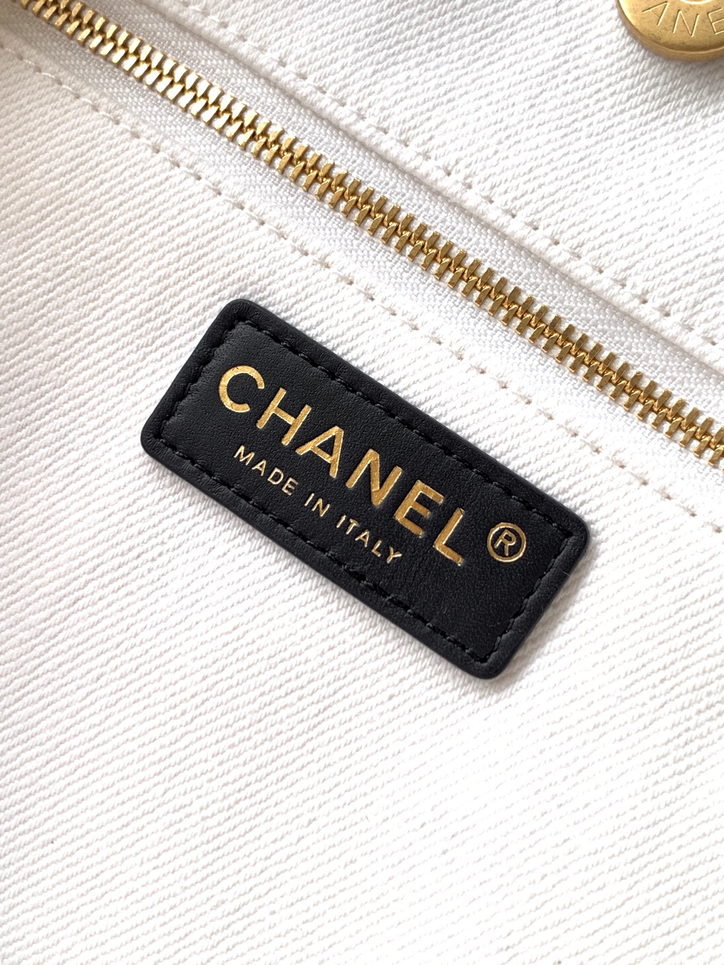 [Chanel] 샤넬 26SS 화이트 CC 로고 캔버스 토트백 가방