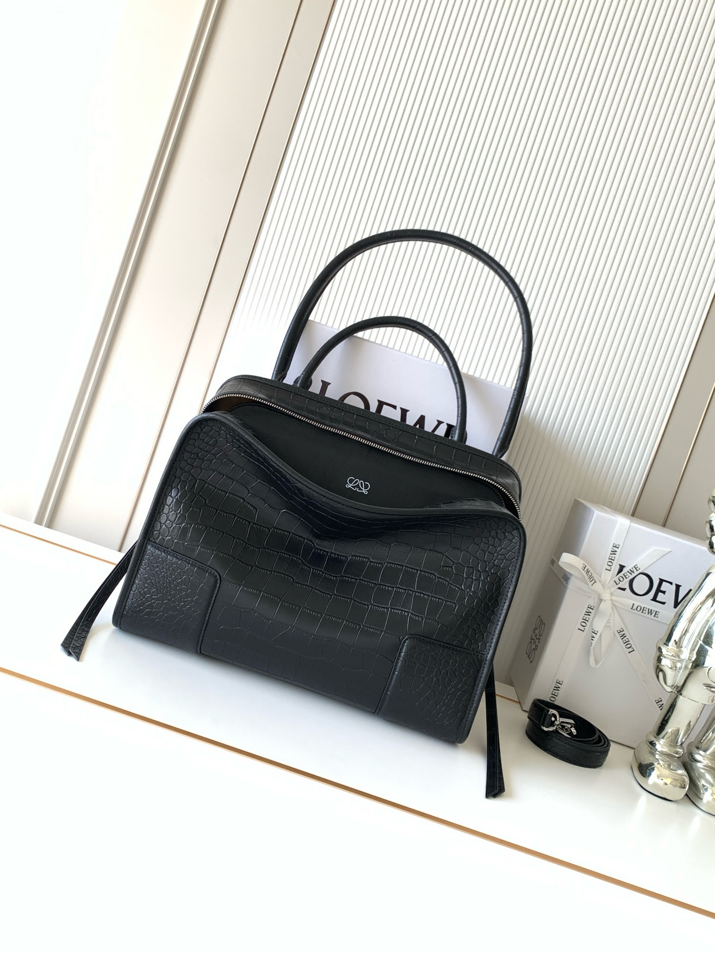 Loewe 로에베 아마조나(Amazona) 180 라지 핸드백 (블랙/크로커다일 패턴) 가방