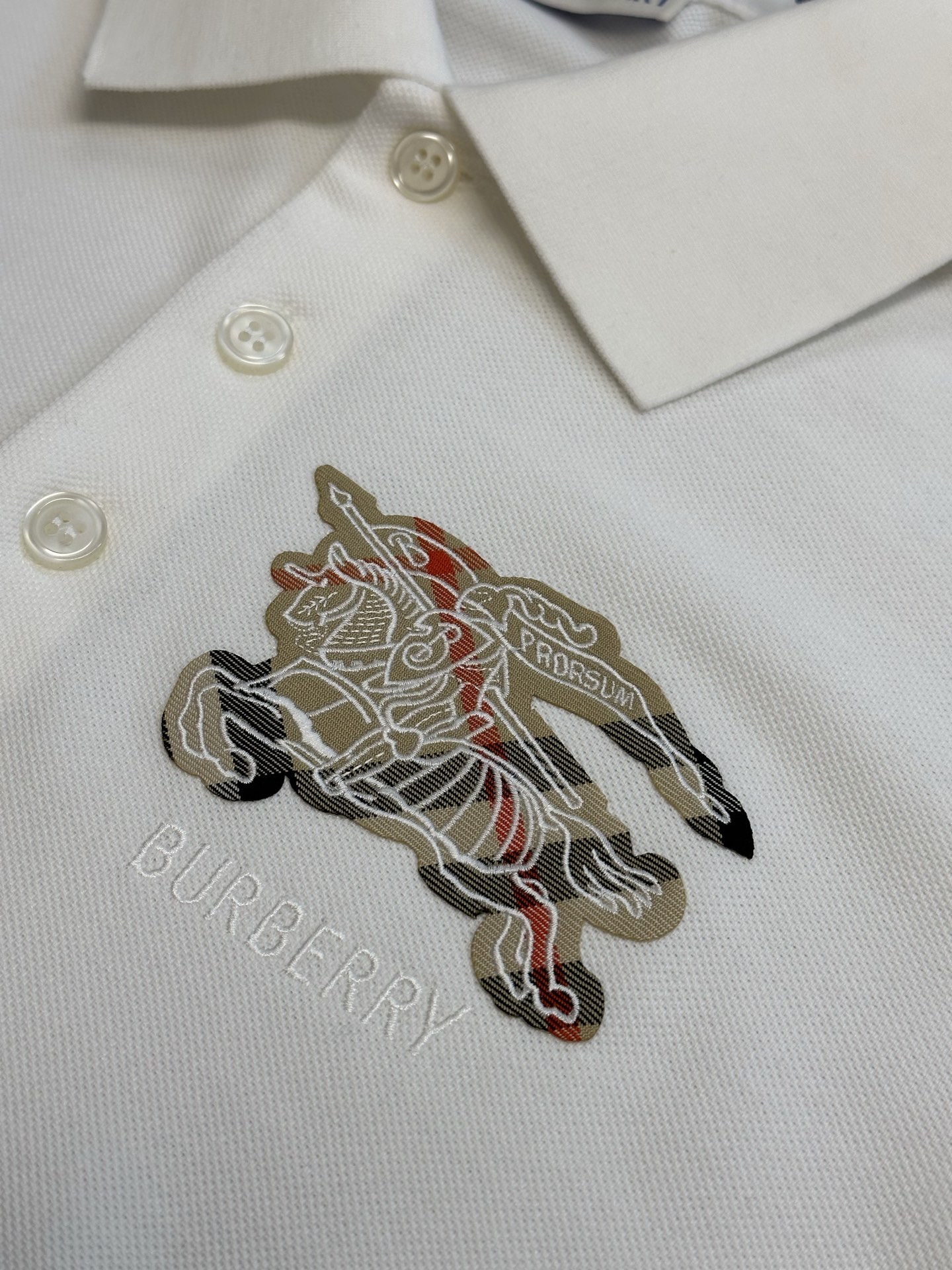 버버리(BURBERRY) 자수 패치 폴로 셔츠 의류