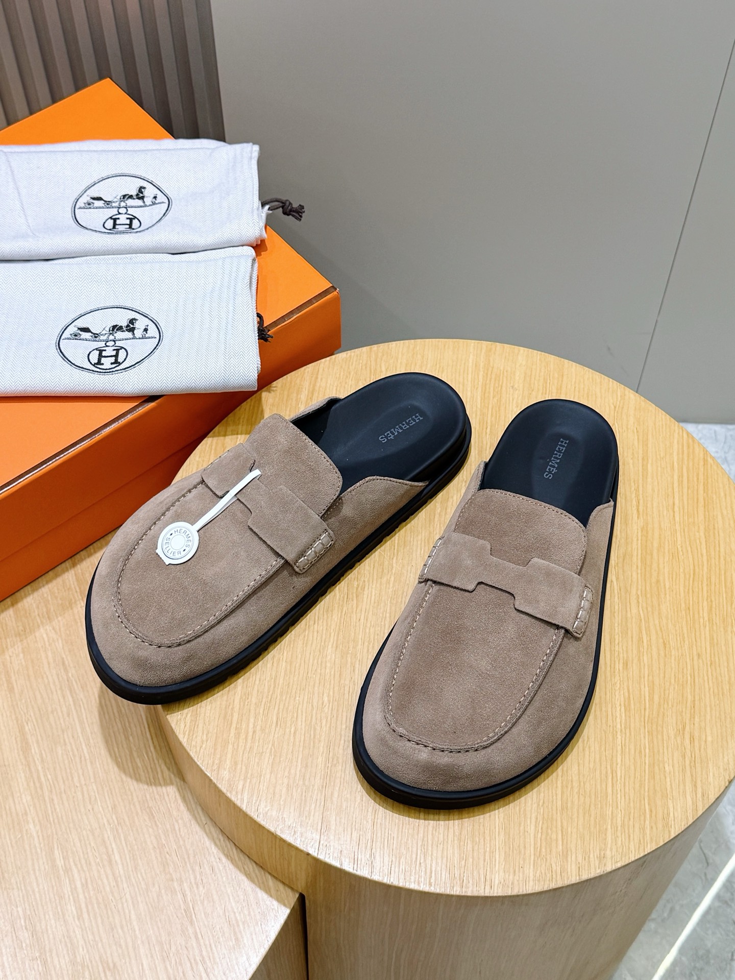 Hermes 에르메스 H 로고 스웨이드 뮬 슬리퍼 신발