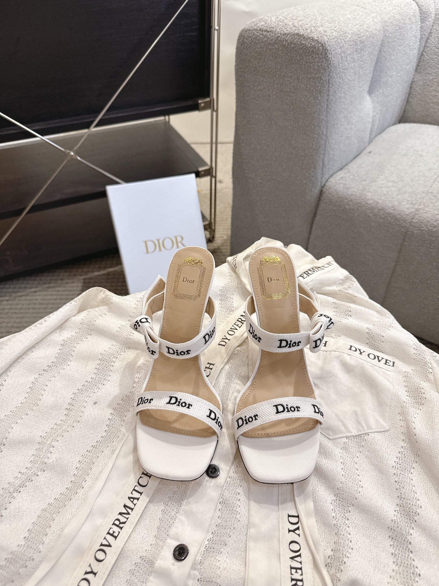디올(DIOR) 자디올 로고 리본 스퀘어토 하이힐 샌들 신발