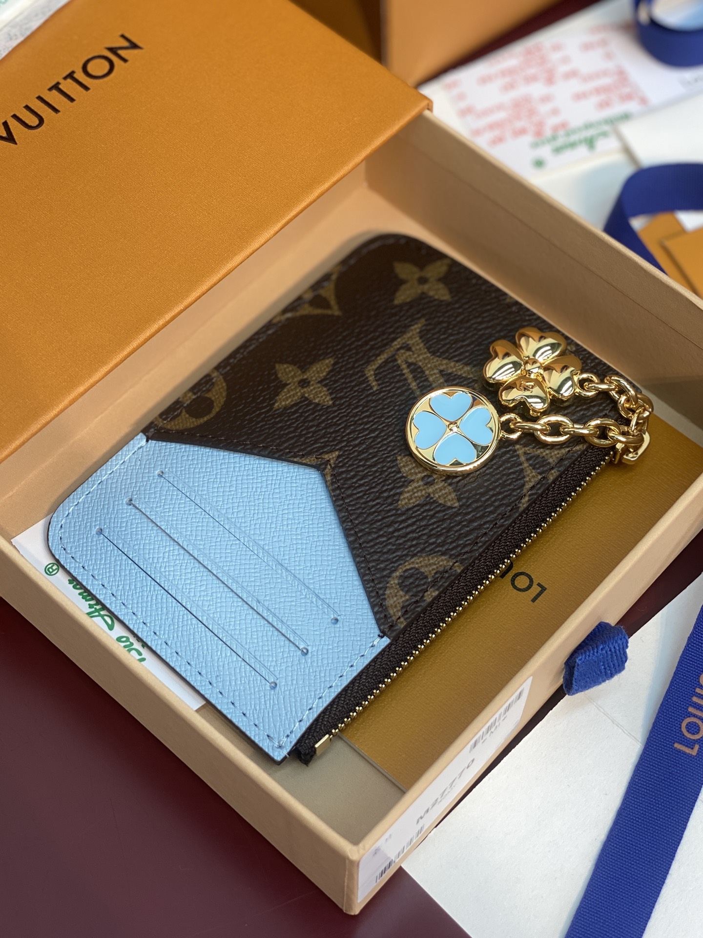 [Louis Vuitton] LV 루이비통 모노그램 Romy 로미 카드 지갑 (스카이 블루)