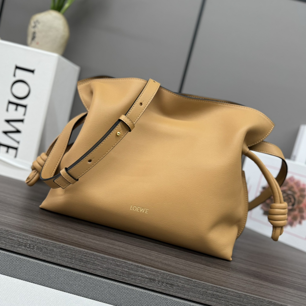 LOEWE 로에베 Flamenco 플라멩코 나파 카프스킨 숄더/클러치백 (미디엄) 가방 / 262386