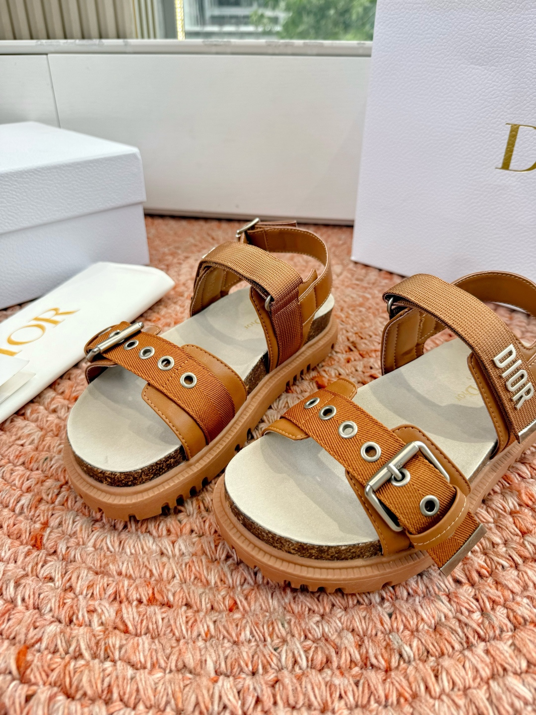 디올(DIOR) CD 버클 샌들 신발
