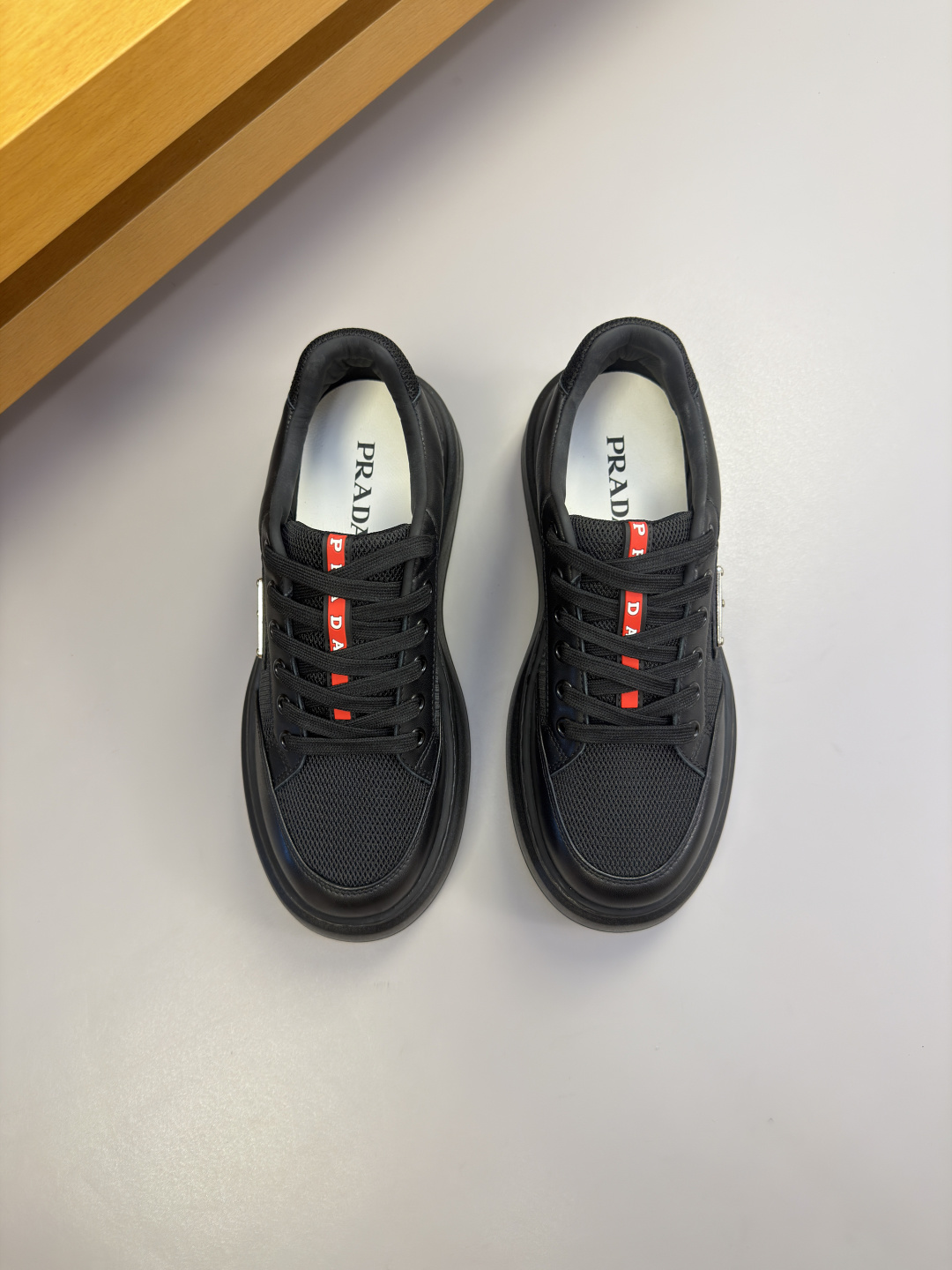 PRADA 프라다 나파 가죽 & 캔버스 스니커즈 신발