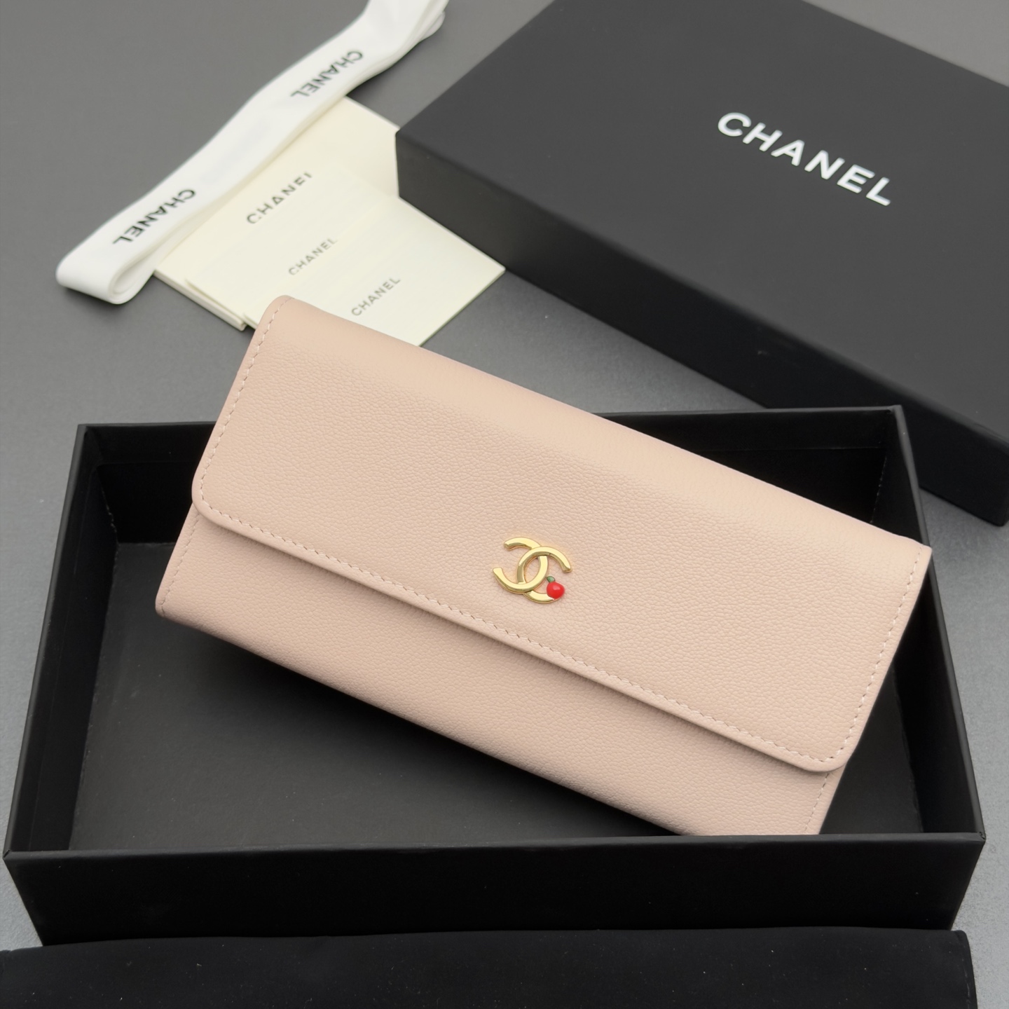 [Chanel] 샤넬 메탈 로고 플랩 롱 월렛 장지갑