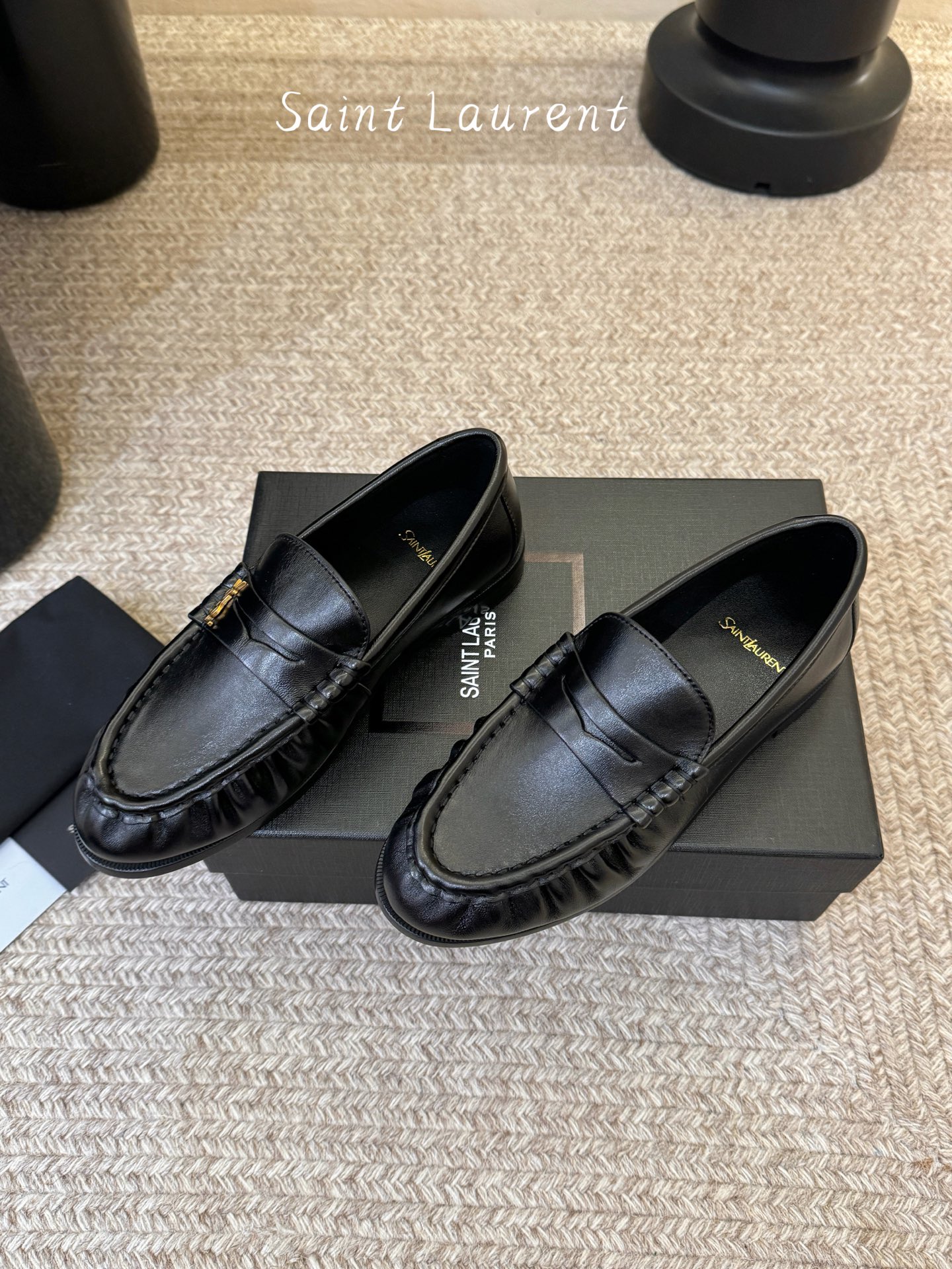 생로랑(SAINT LAURENT) 카프 레더 페니 로퍼 신발