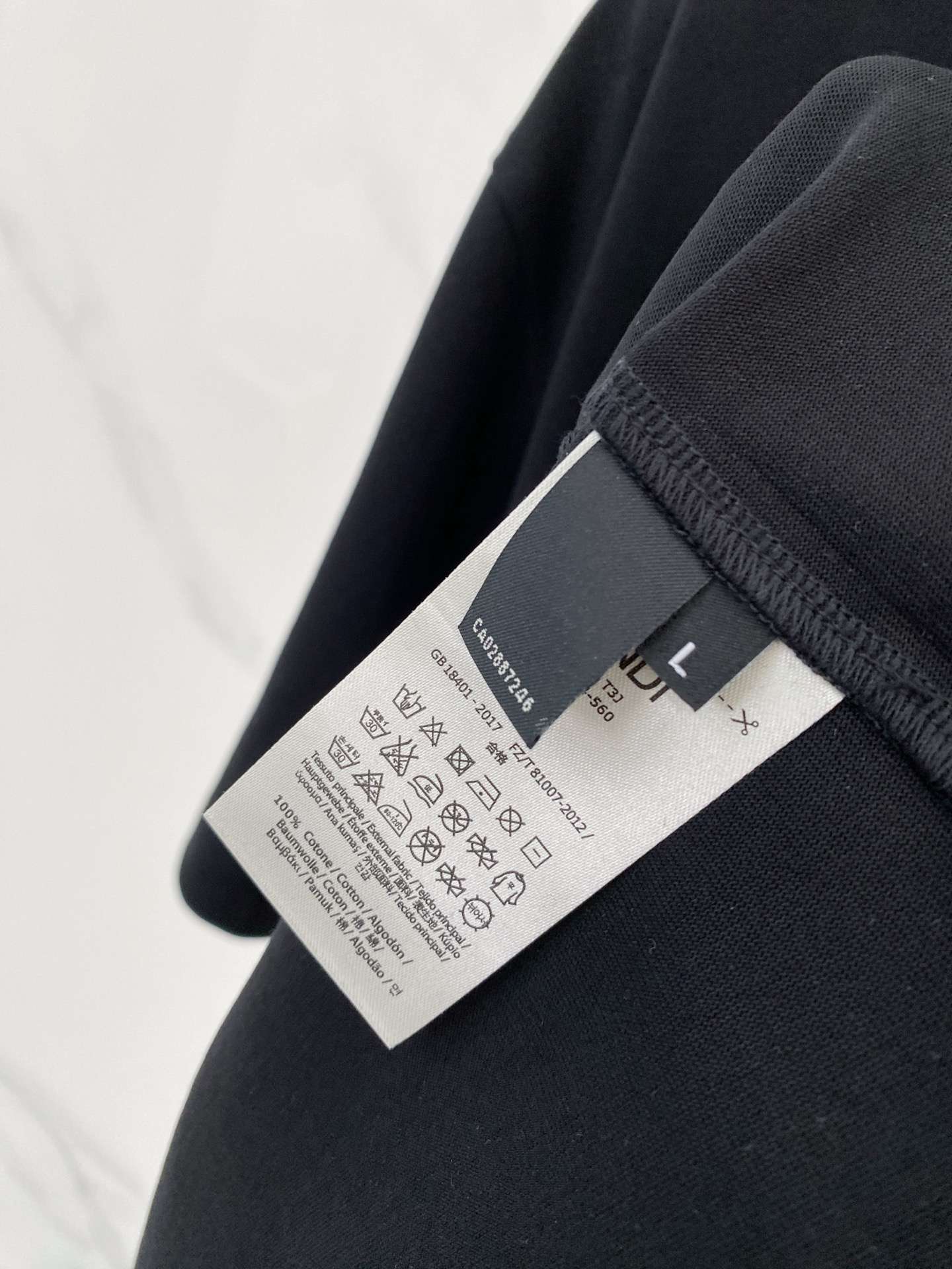 펜디(FENDI) 그래픽 프린트 반팔 티셔츠 상의 의류