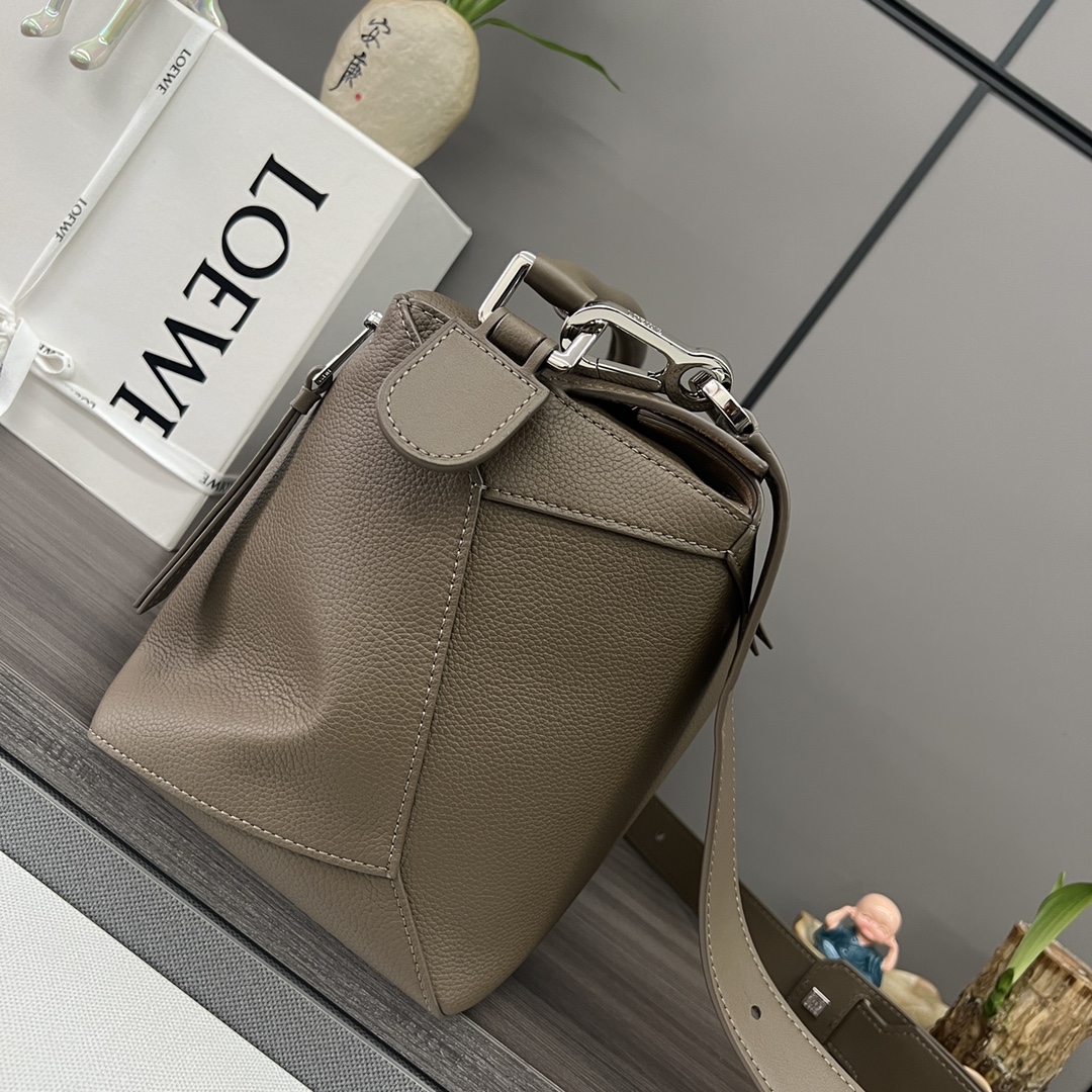 Loewe Puzzle Edge 로에베 퍼즐 라지 백 가방