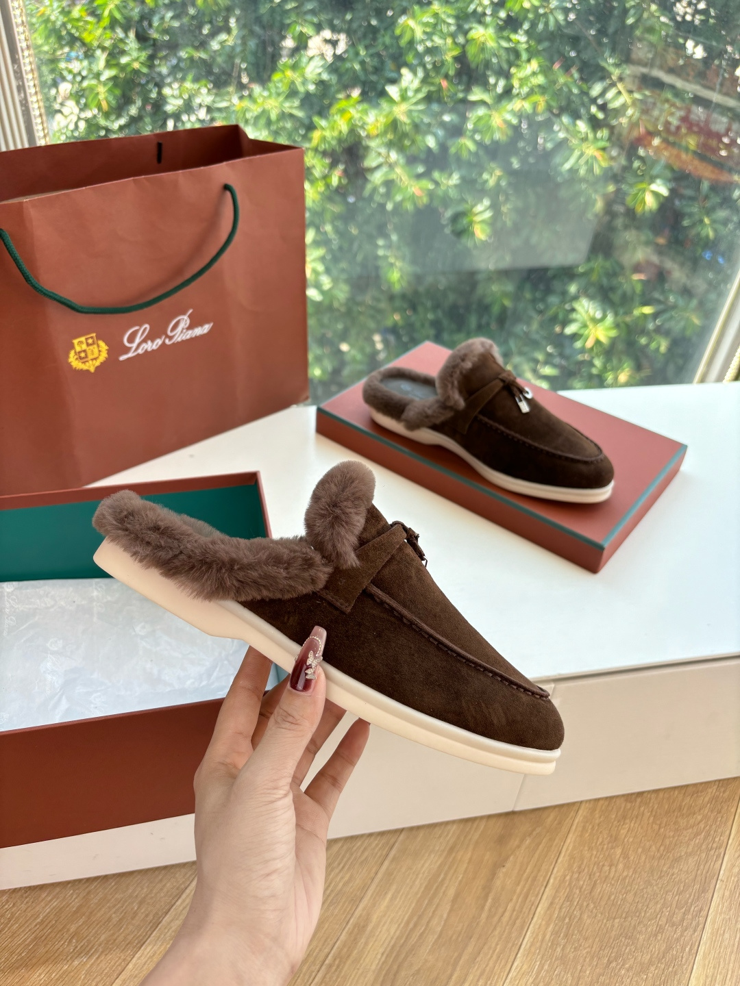 로로피아나(Loro Piana) 커플 퍼 트리밍 스웨이드 뮬 슬리퍼 신발