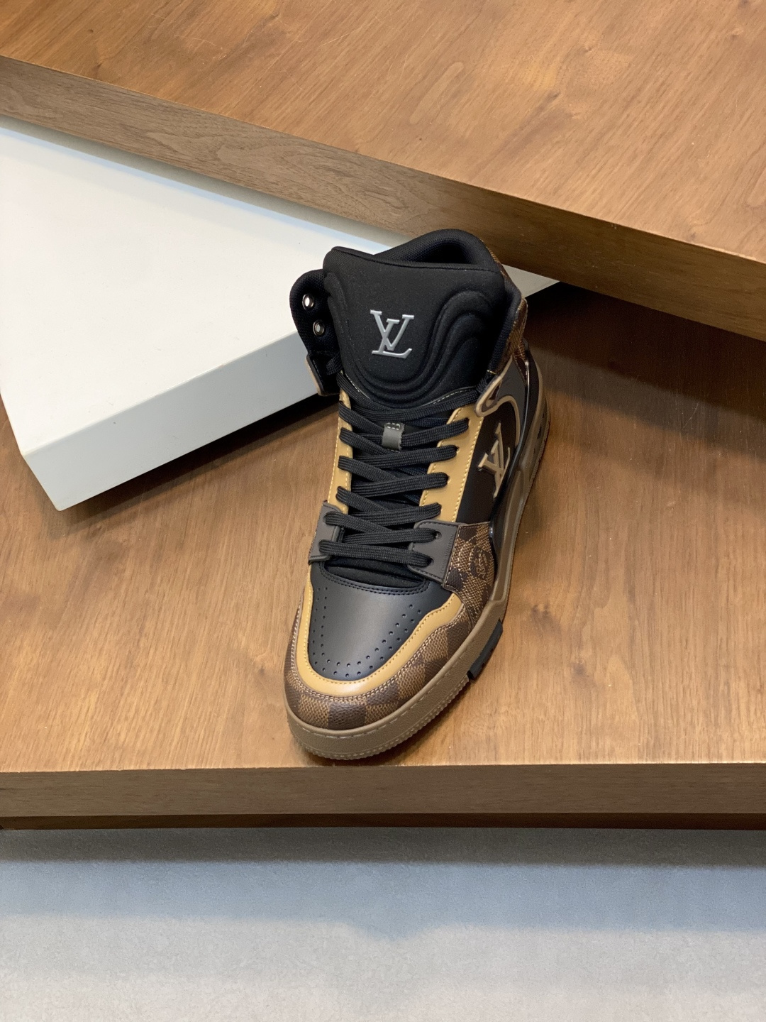 [Louis Vuitton] LV 루이비통 핸드메이드 패치워크 레더 하이탑 스니커즈 신발