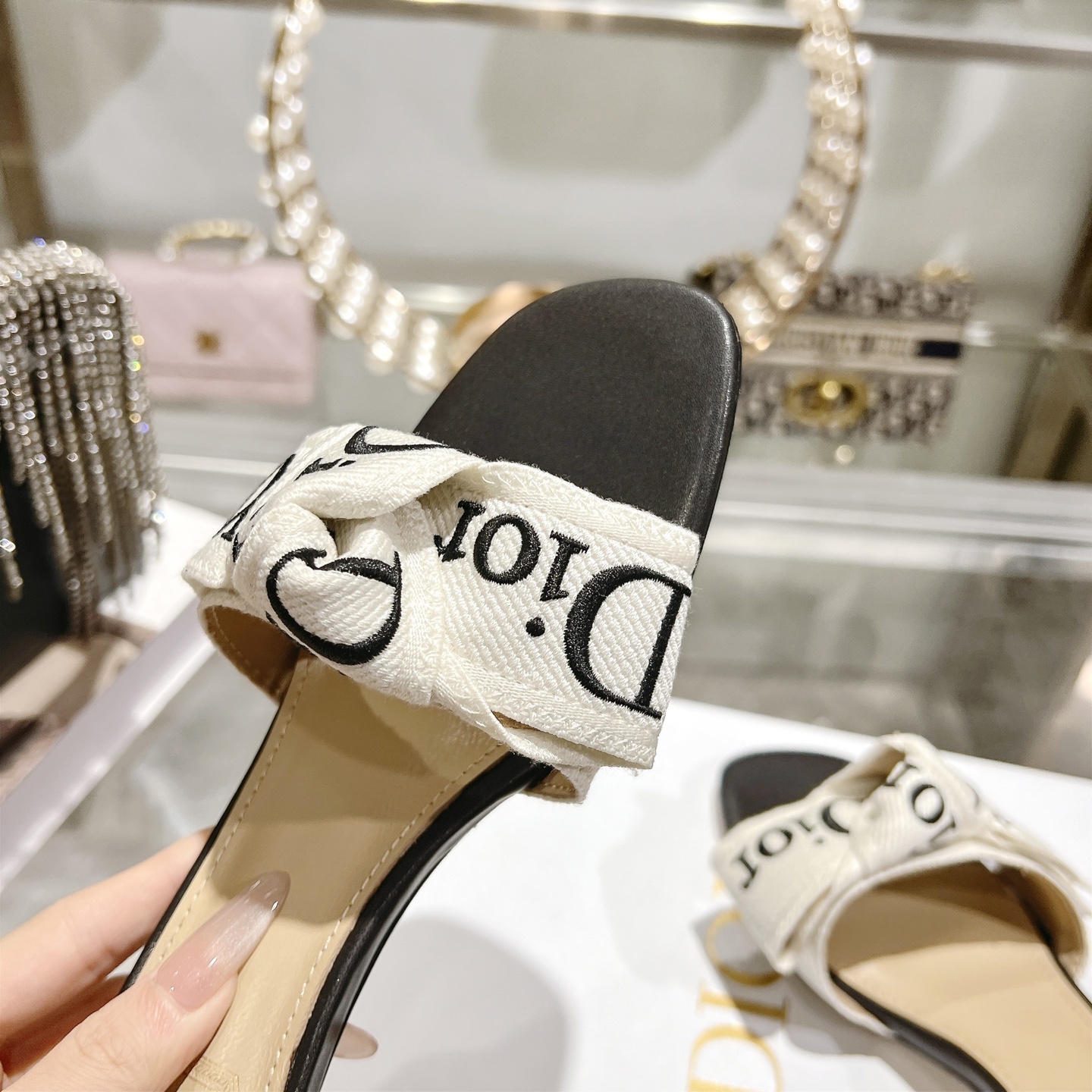 디올(DIOR) 리본 미들힐 슬리퍼 신발