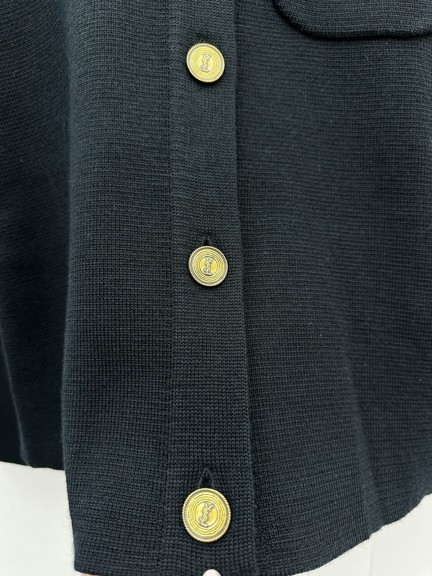 생로랑(SAINT LAURENT) 골드 칼라 울 니트 가디건 상의 의류