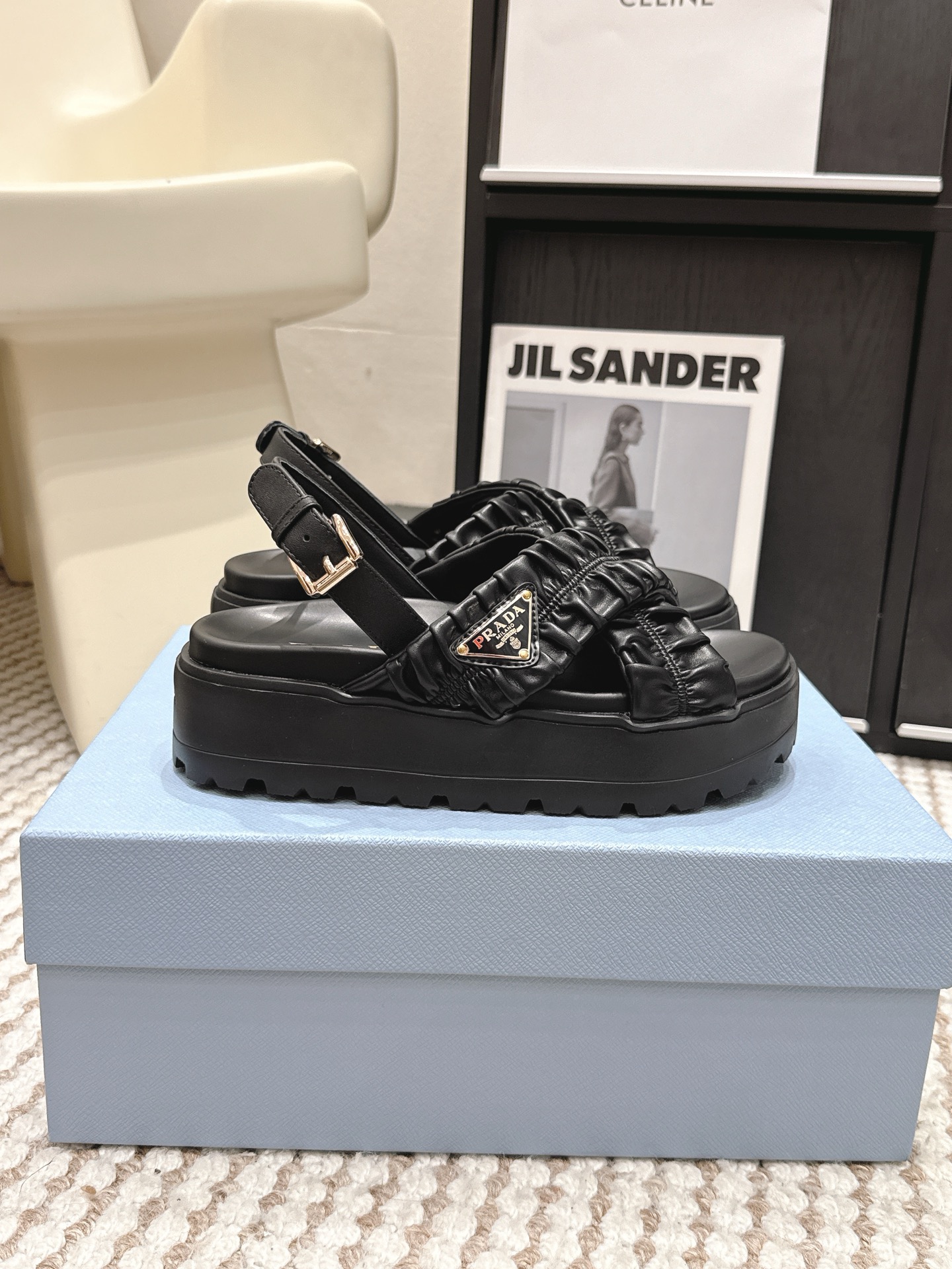 프라다(PRADA) 플랫폼 벨크로 샌들 신발