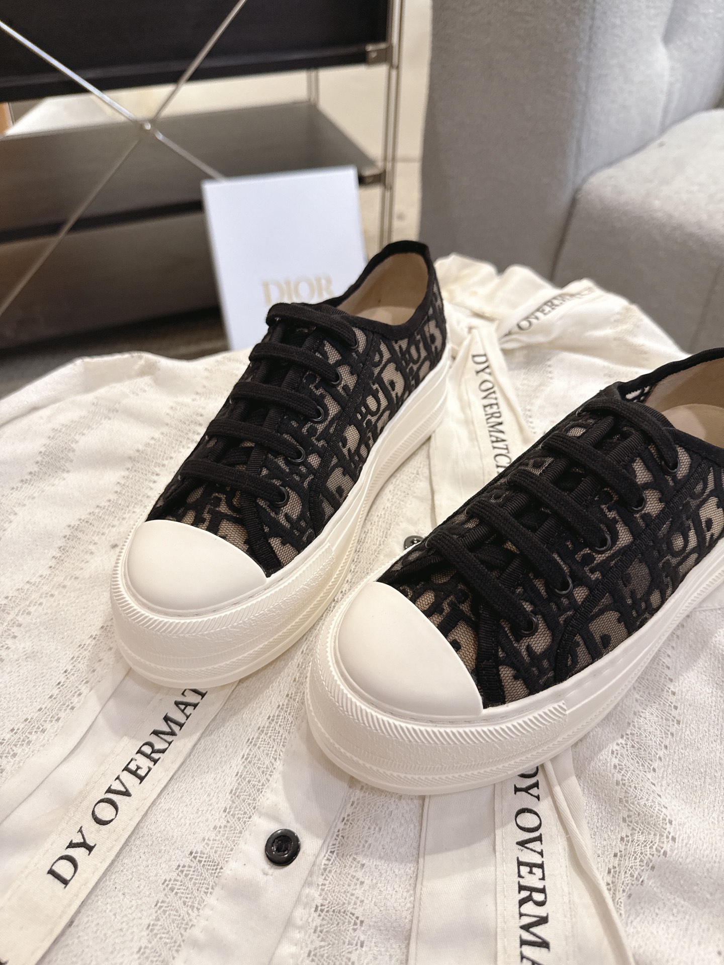 디올(DIOR) 메쉬 자수 레이스업 로우탑 스니커즈 신발