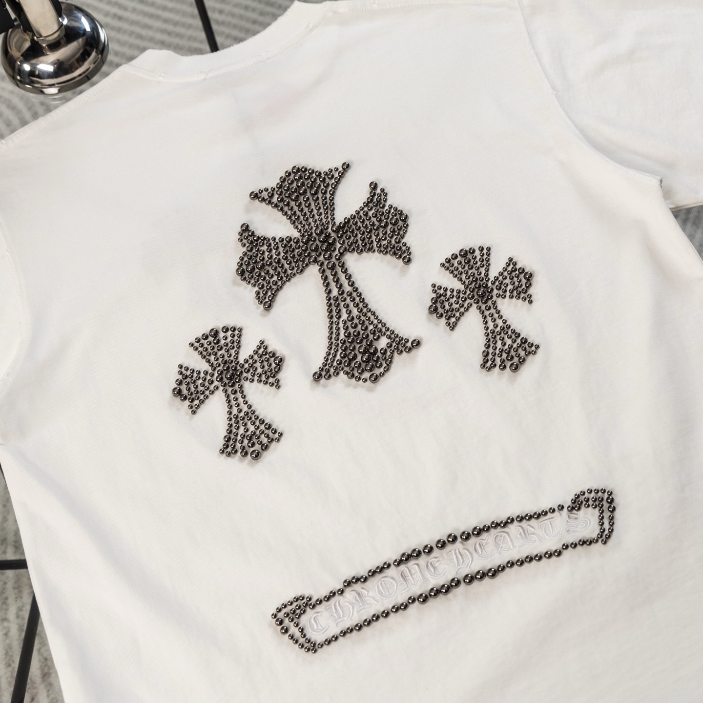 크롬하츠(CHROME HEARTS) 십자가 스터드 반팔 티셔츠 의류