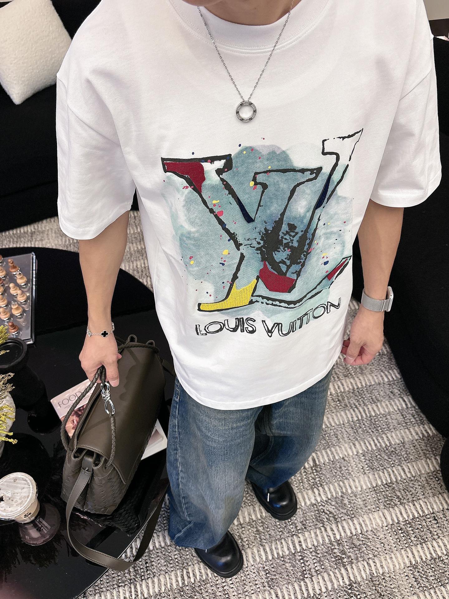 루이비통(LV) 그래피티 자수 반팔 티셔츠 상의 의류