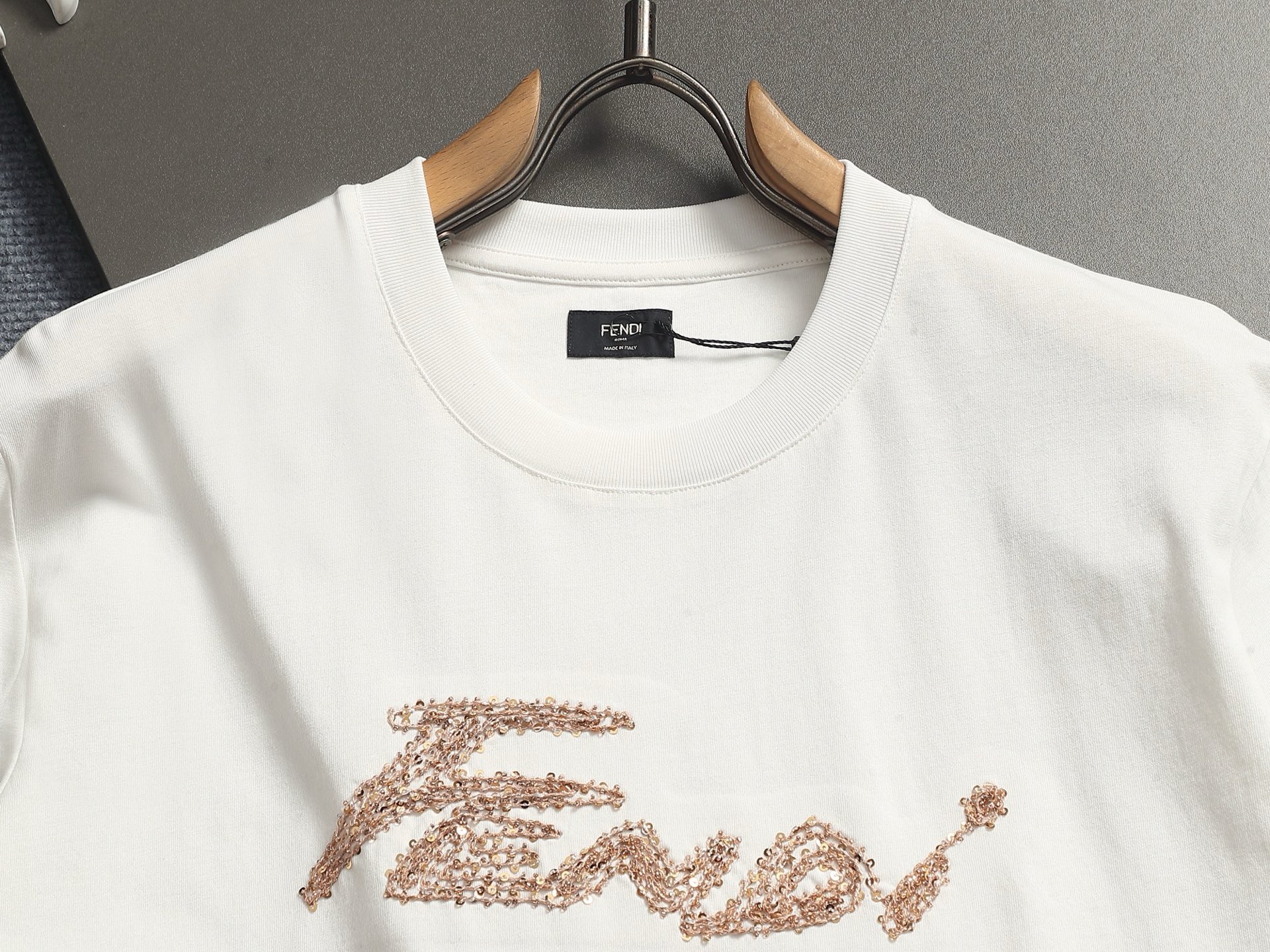 FENDI(펜디) 로고 자수 니트 반팔 티셔츠 상의 의류