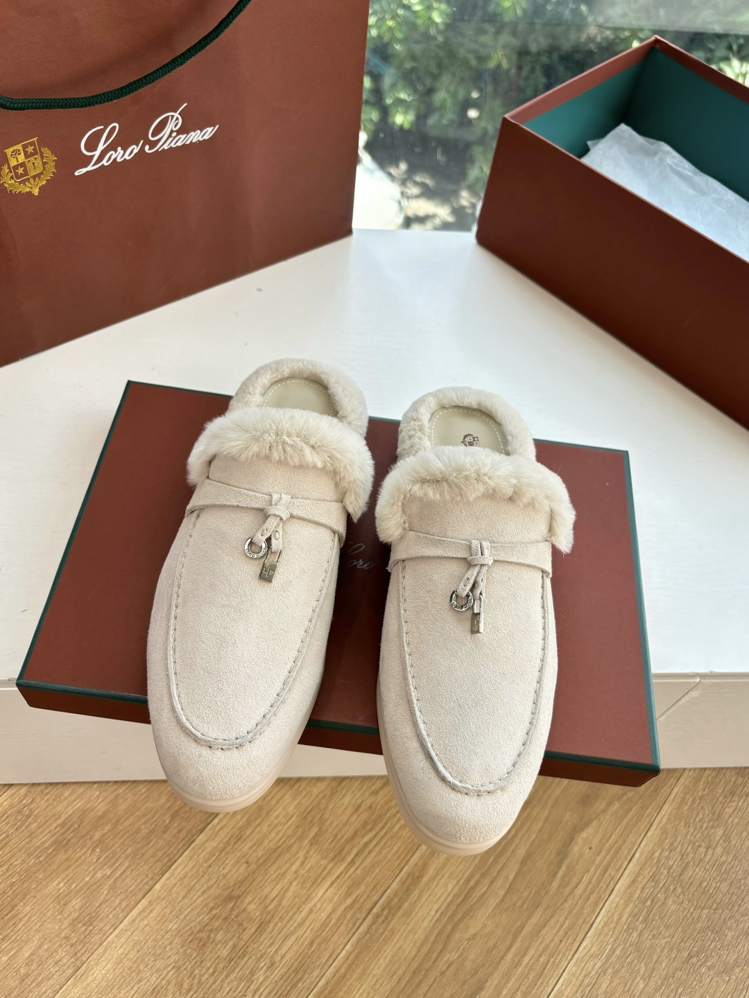 로로피아나(Loro Piana) 커플 퍼 트리밍 스웨이드 뮬 슬리퍼 신발