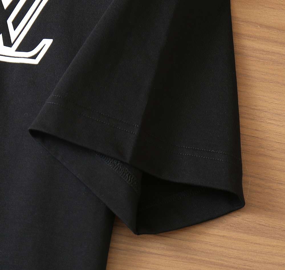 루이비통(LV) 핸드라이팅 모노그램 로고 반팔 티셔츠 상의 의류
