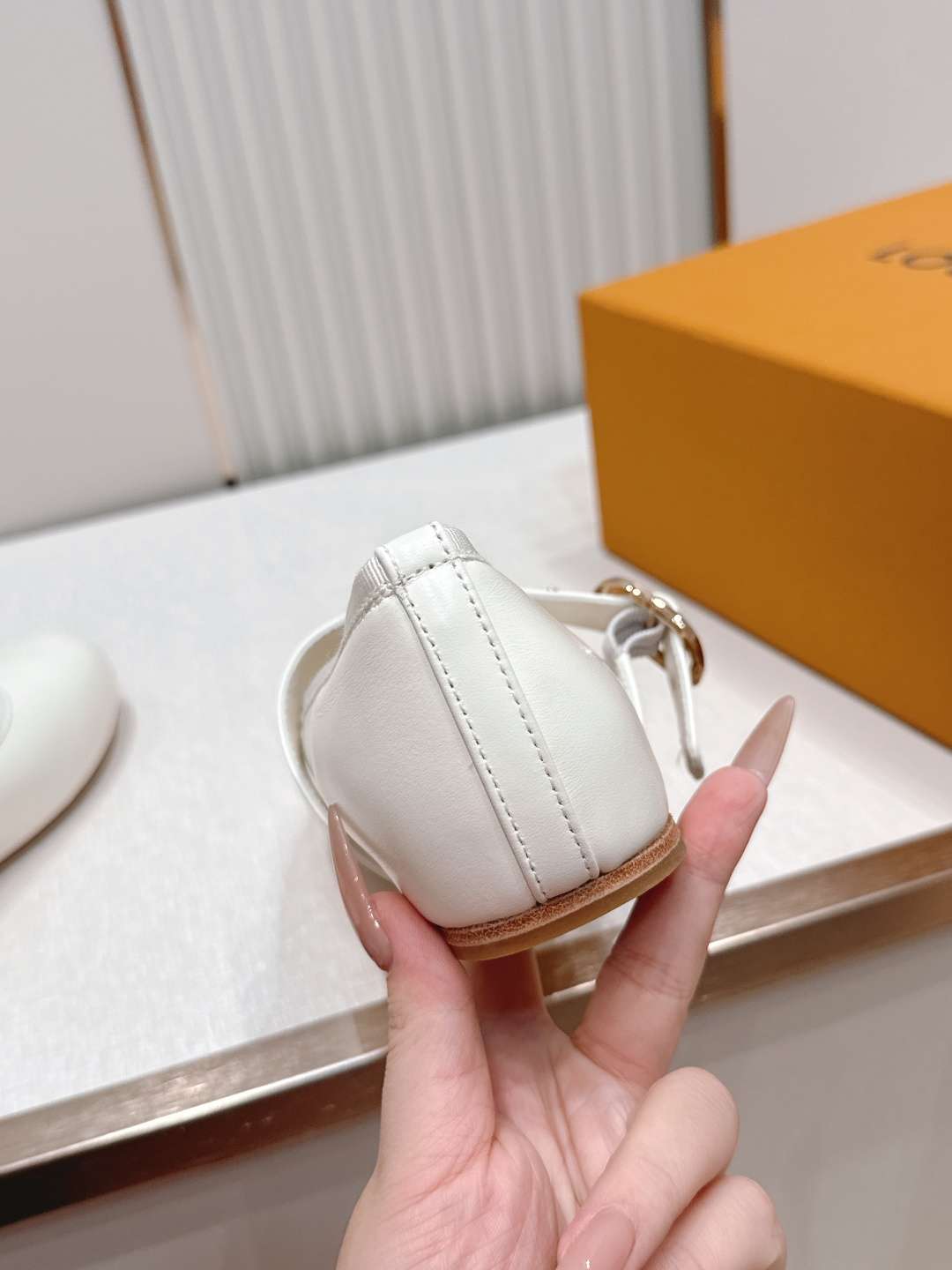 루이비통(LV) 글로시 레더 메리제인 발레리나 플랫 신발