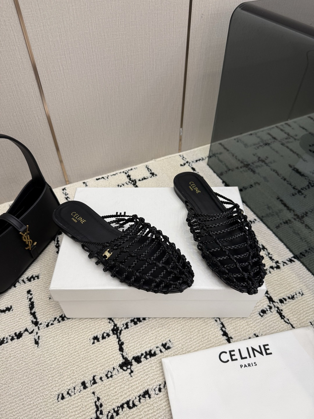 셀린느(CELINE) 트리옹프 위빙 플랫 슬리퍼 신발