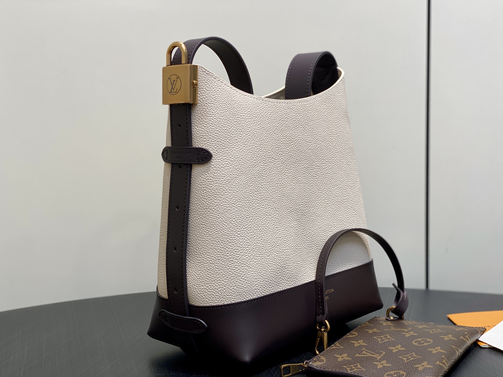 [Louis Vuitton] LV 루이비통 플라이트 모드 호보 백 BB (베이지/브라운) 가방