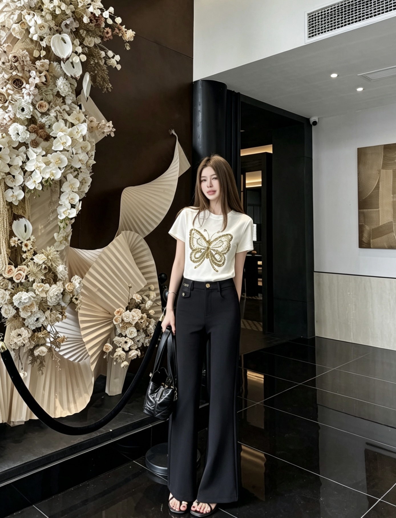 [Valentino] 발렌티노 26SS 시퀸 비드 나비 로고 반팔 티셔츠 의류