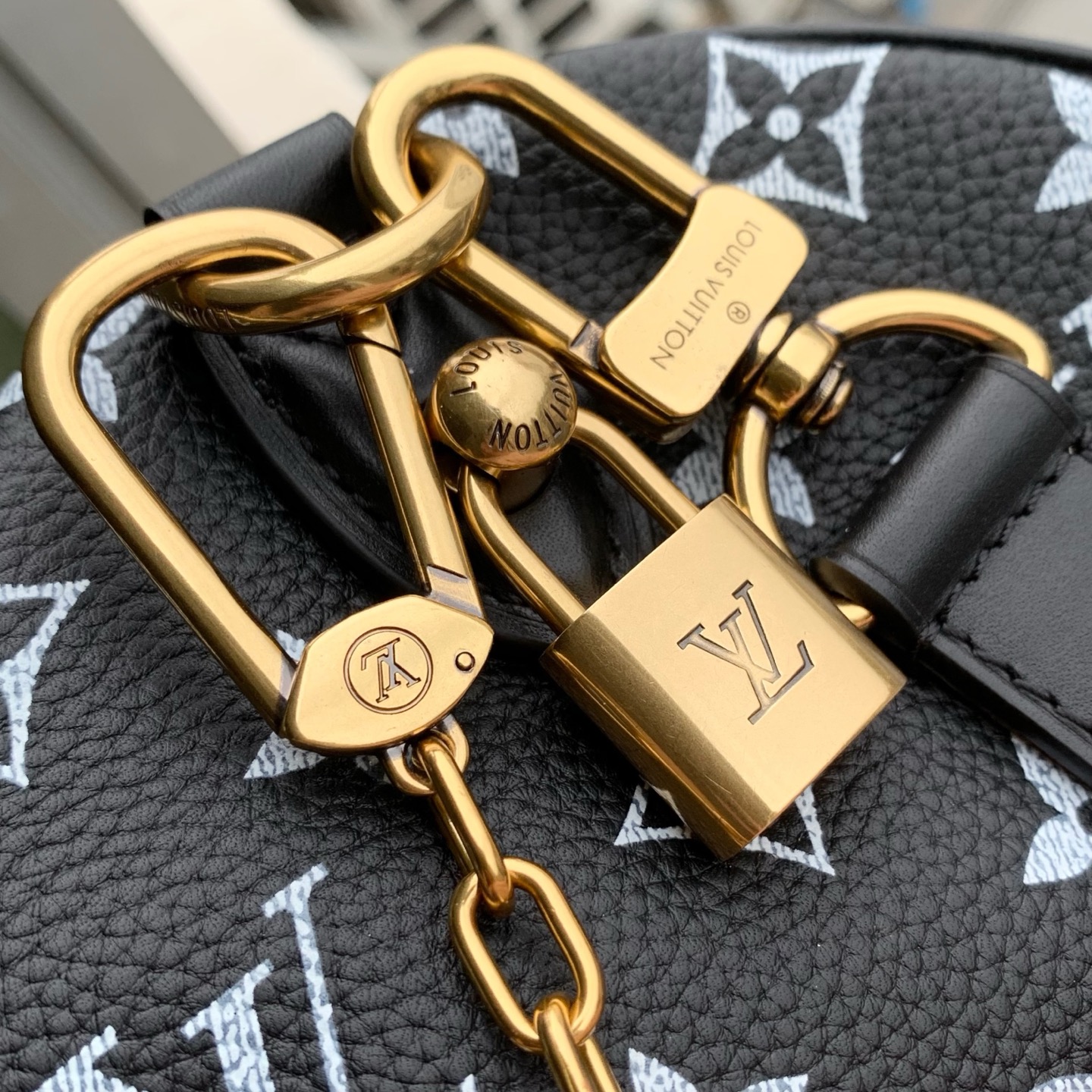 LOUIS VUITTON LV 루이비통 M13904 루이비통 스피디 P9 반둘리에 30 핸드백 가방