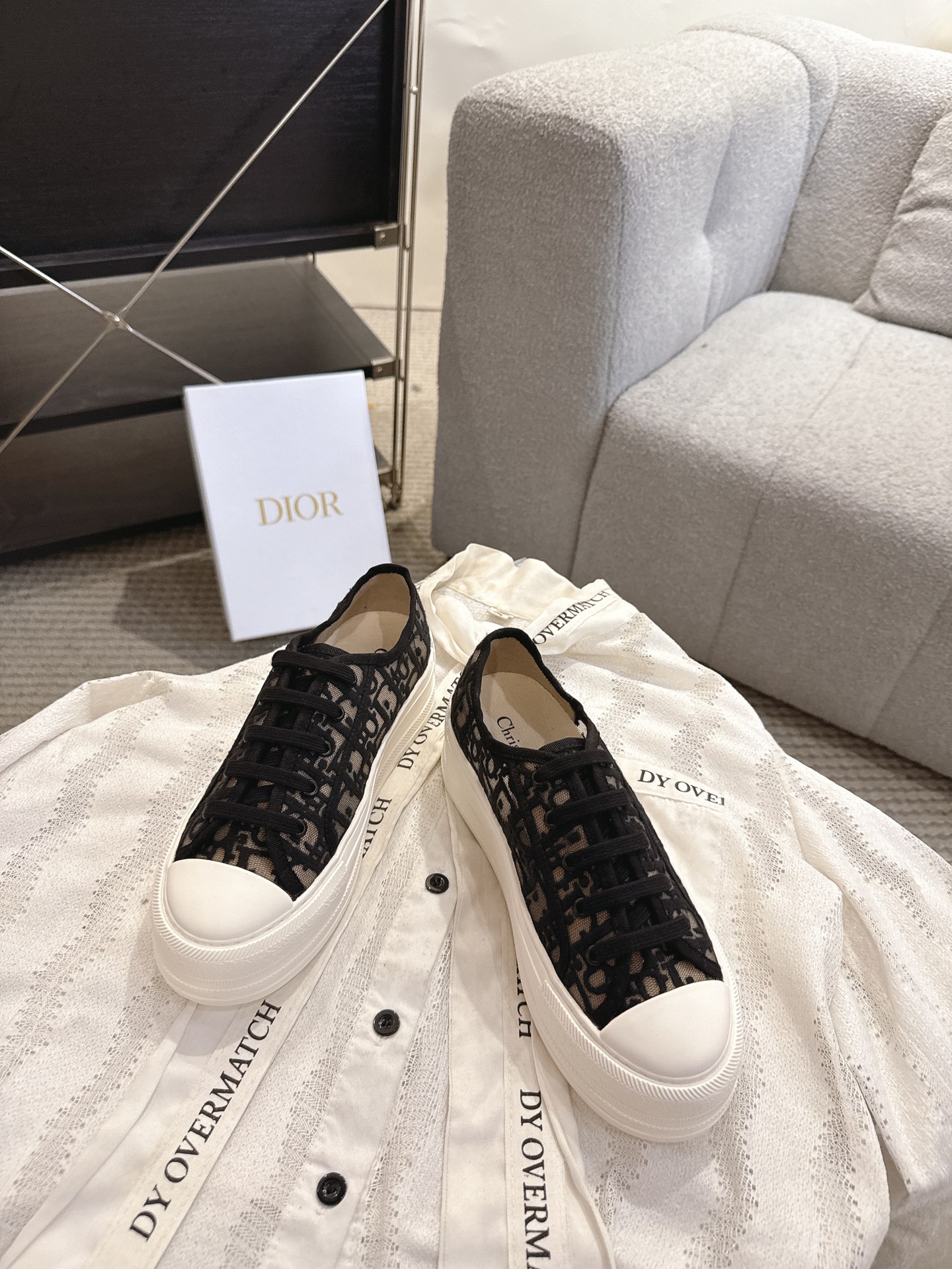디올(DIOR) 메쉬 자수 레이스업 로우탑 스니커즈 신발