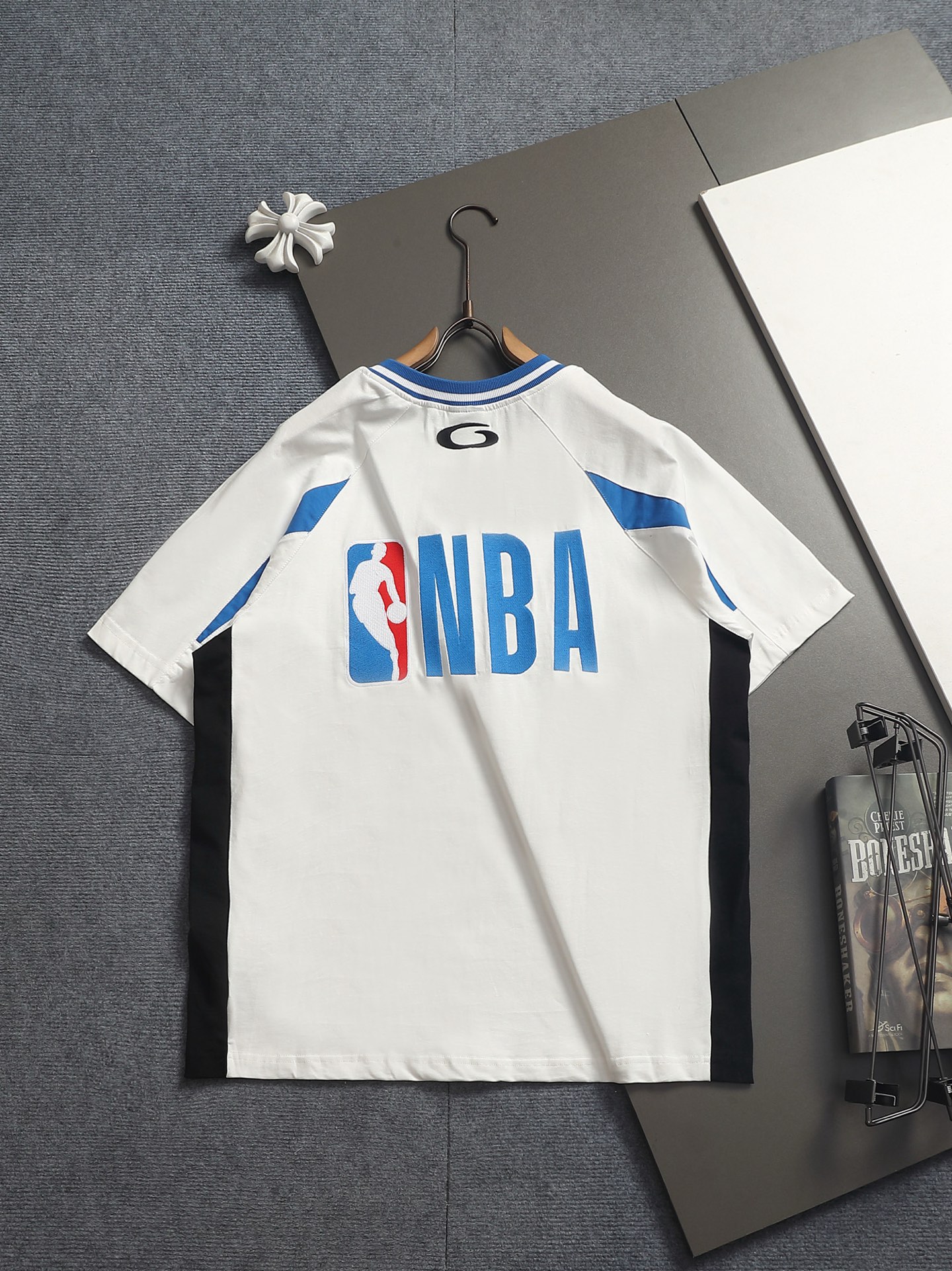 발렌시아가(BALENCIAGA) NBA 콜라보 배색 로고 반팔 티셔츠 상의 의류