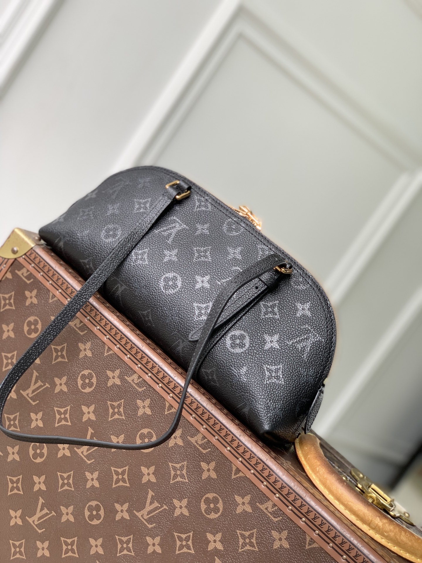 LOUIS VUITTON LV 루이비통 스콰이어 이스트-웨스트 백 (모노그램 잉크) 가방