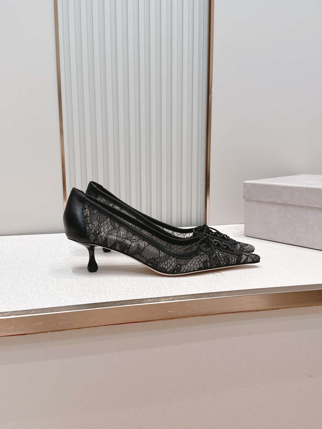 지미추(Jimmy Choo) 레이스업 레이스 포인티드토 펌프스 신발