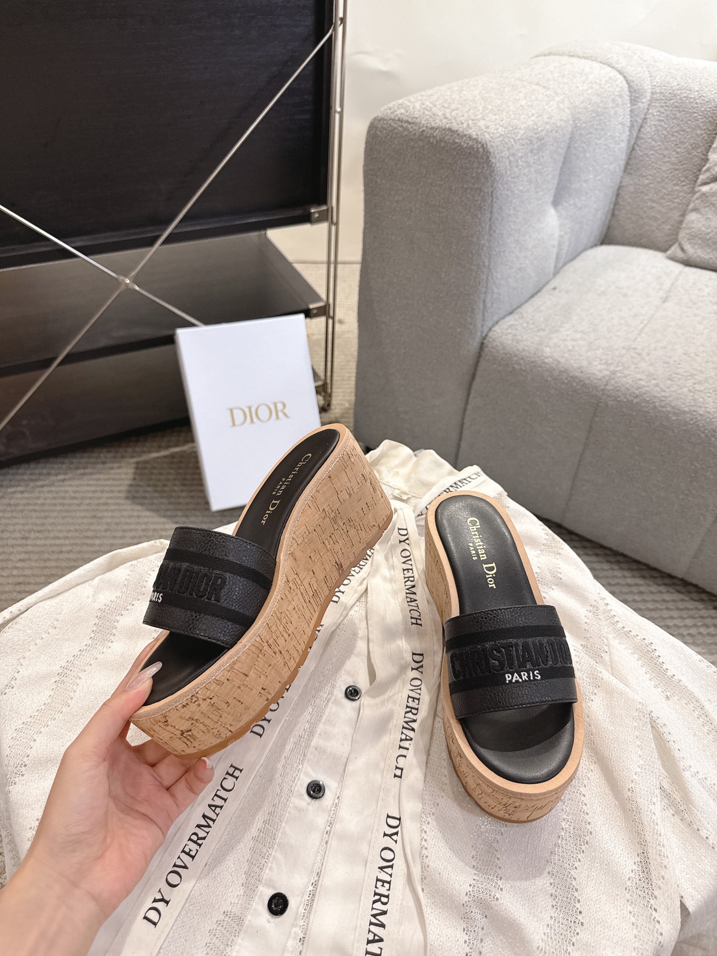 디올(DIOR) 로고 자수 플랫폼 웨지 슬리퍼 신발