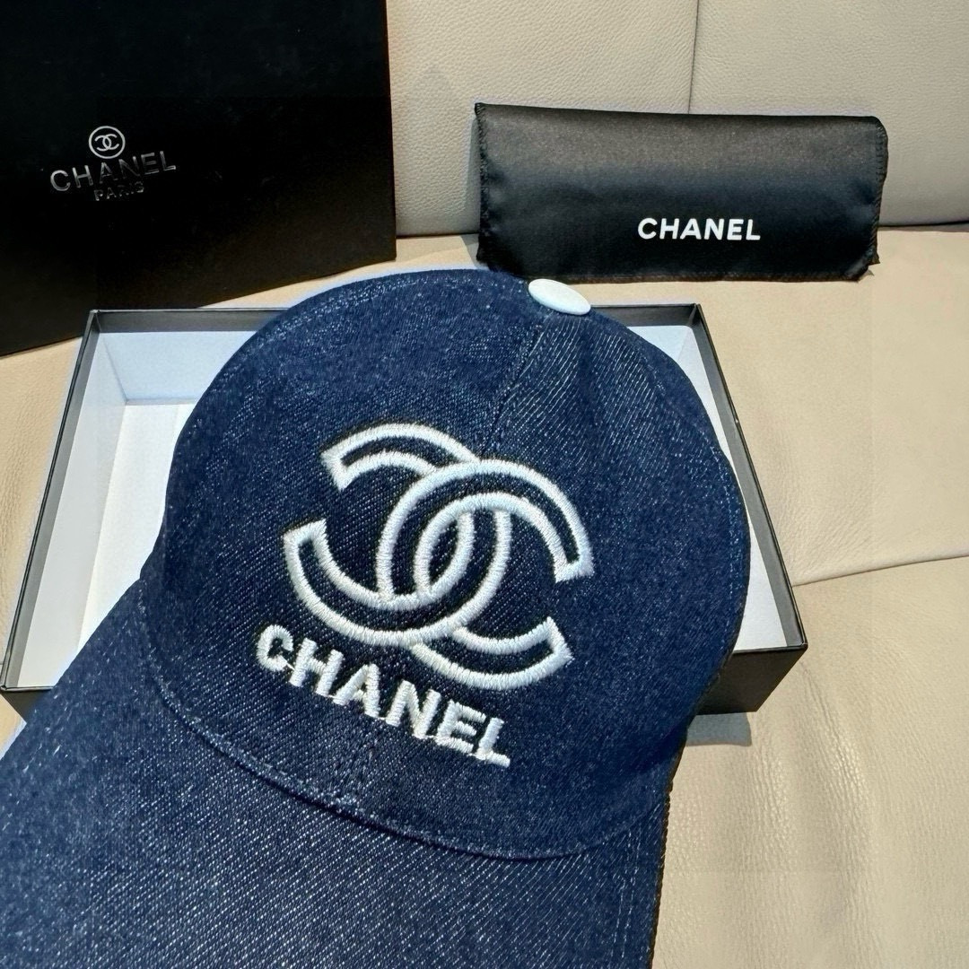 샤넬(CHANEL) 데님 로고 볼캡 모자