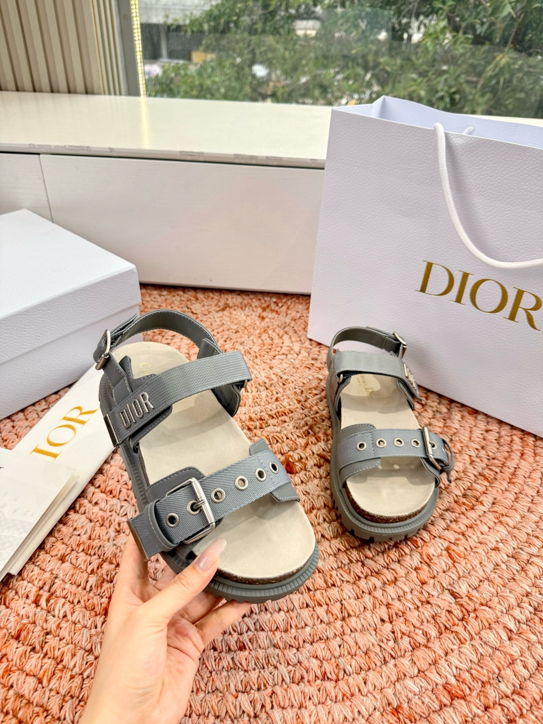 디올(DIOR) CD 버클 샌들 신발