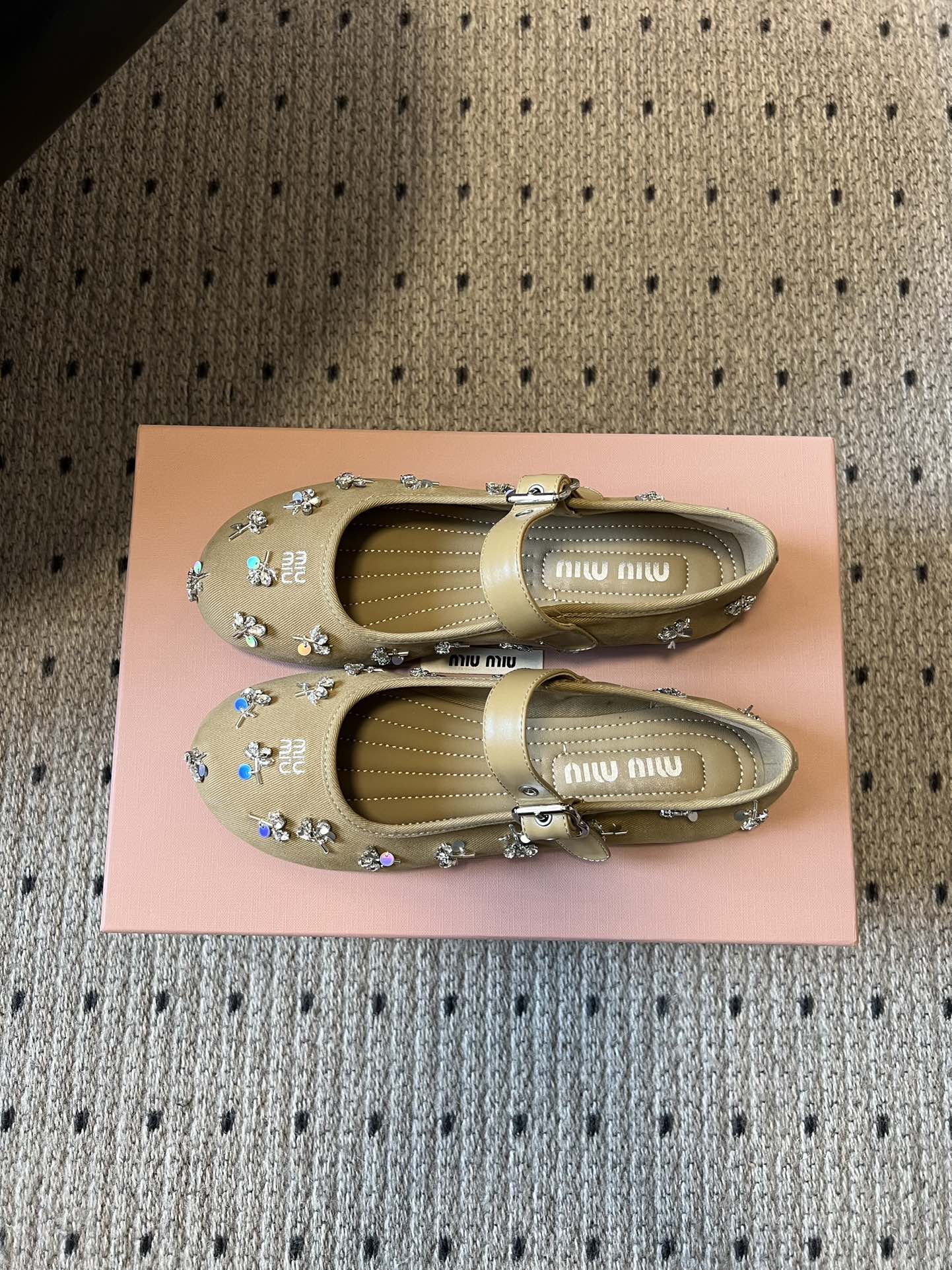 미우미우(MIU MIU) 큐빅 플라워 메리제인 슈즈 신발 복제