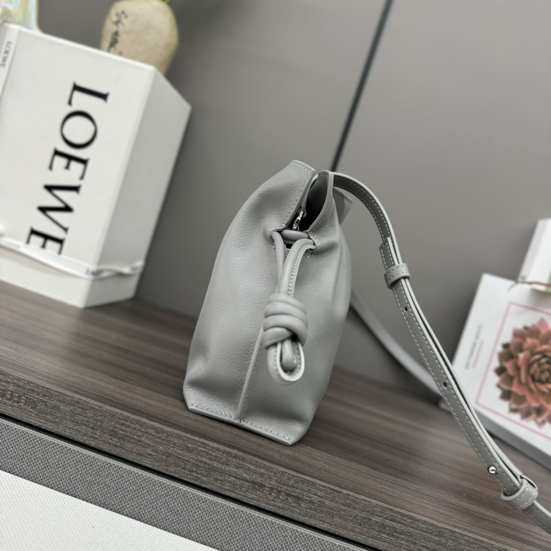 LOEWE 로에베 Flamenco 플라멩코 퍼스 나파 카프스킨 파우치 숄더백 가방