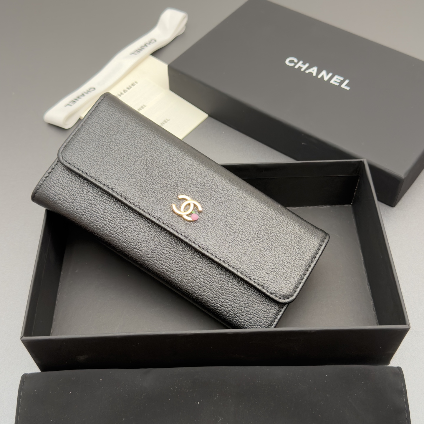[Chanel] 샤넬 메탈 로고 플랩 롱 월렛 장지갑