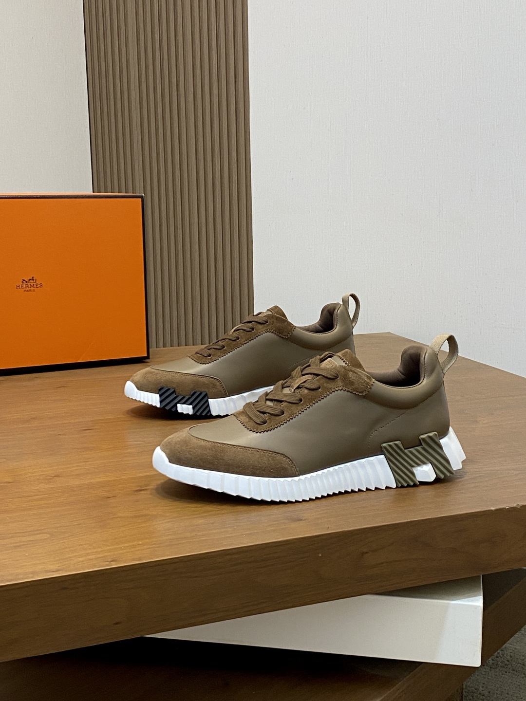 [Hermes] 에르메스 바운싱(Bouncing) 프리미엄 카프스킨 & 고트스킨 스니커즈 신발