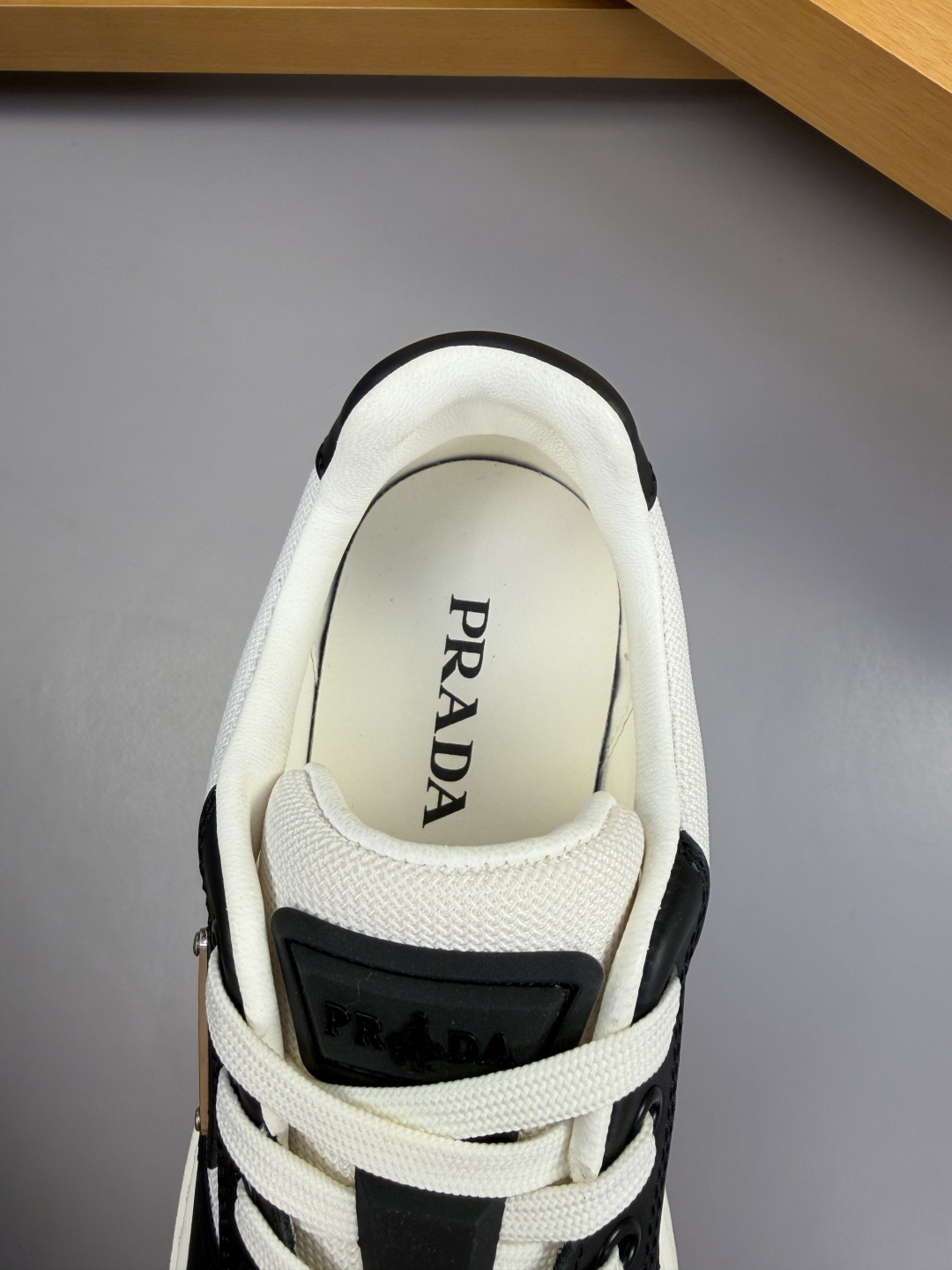 PRADA 프라다 나파 가죽 & 캔버스 스니커즈 신발