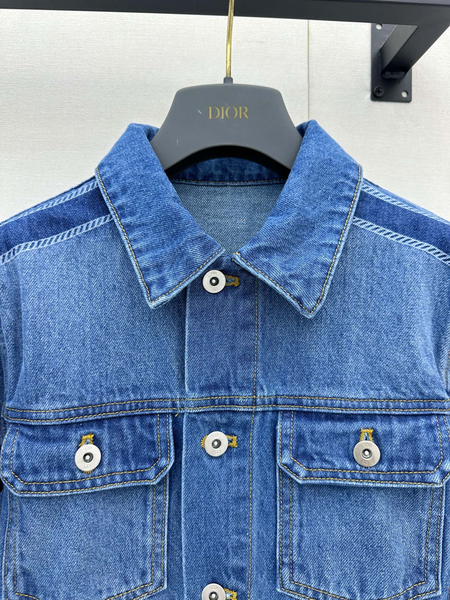 디올(DIOR) 레터링 버튼 워싱 데님 재킷 상의 의류