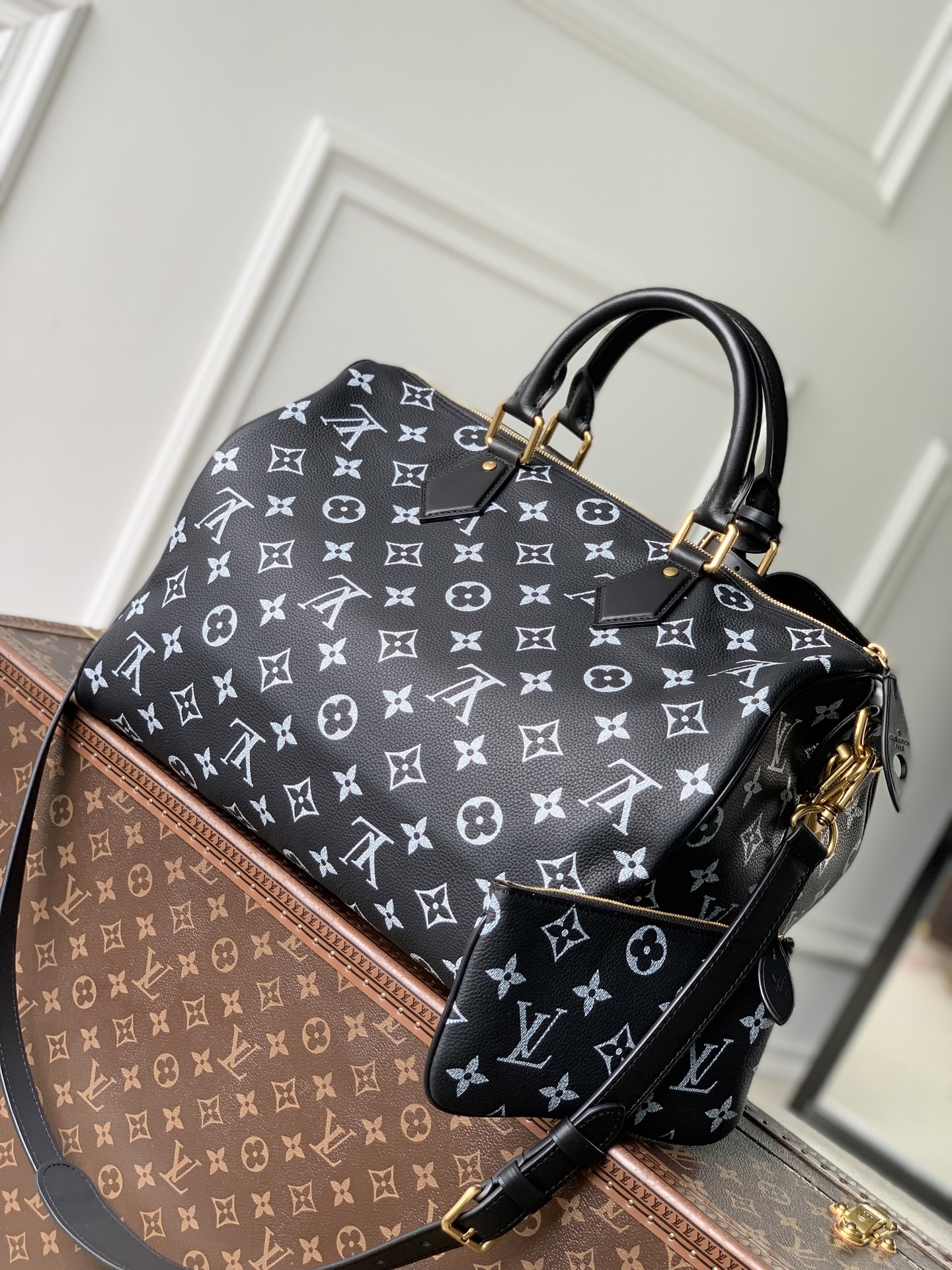 LOUIS VUITTON LV M24417 루이비통 스피디 P9 반둘리에 40 모노그램 레더 핸드백 가방