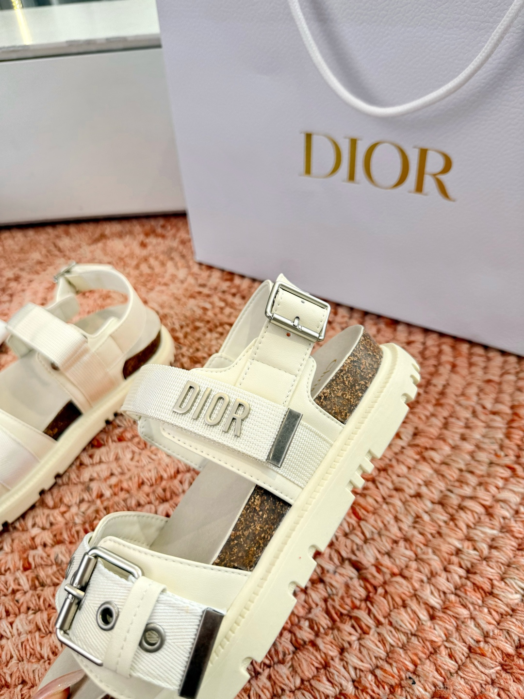 디올(DIOR) CD 버클 샌들 신발