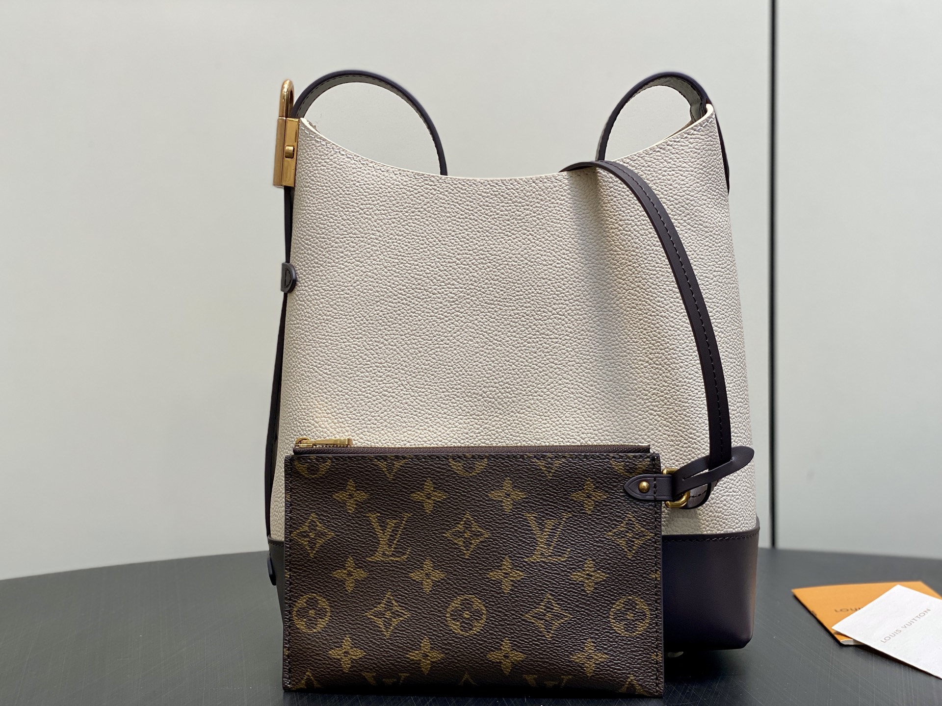 [Louis Vuitton] LV 루이비통 플라이트 모드 호보 백 BB (베이지/브라운) 가방