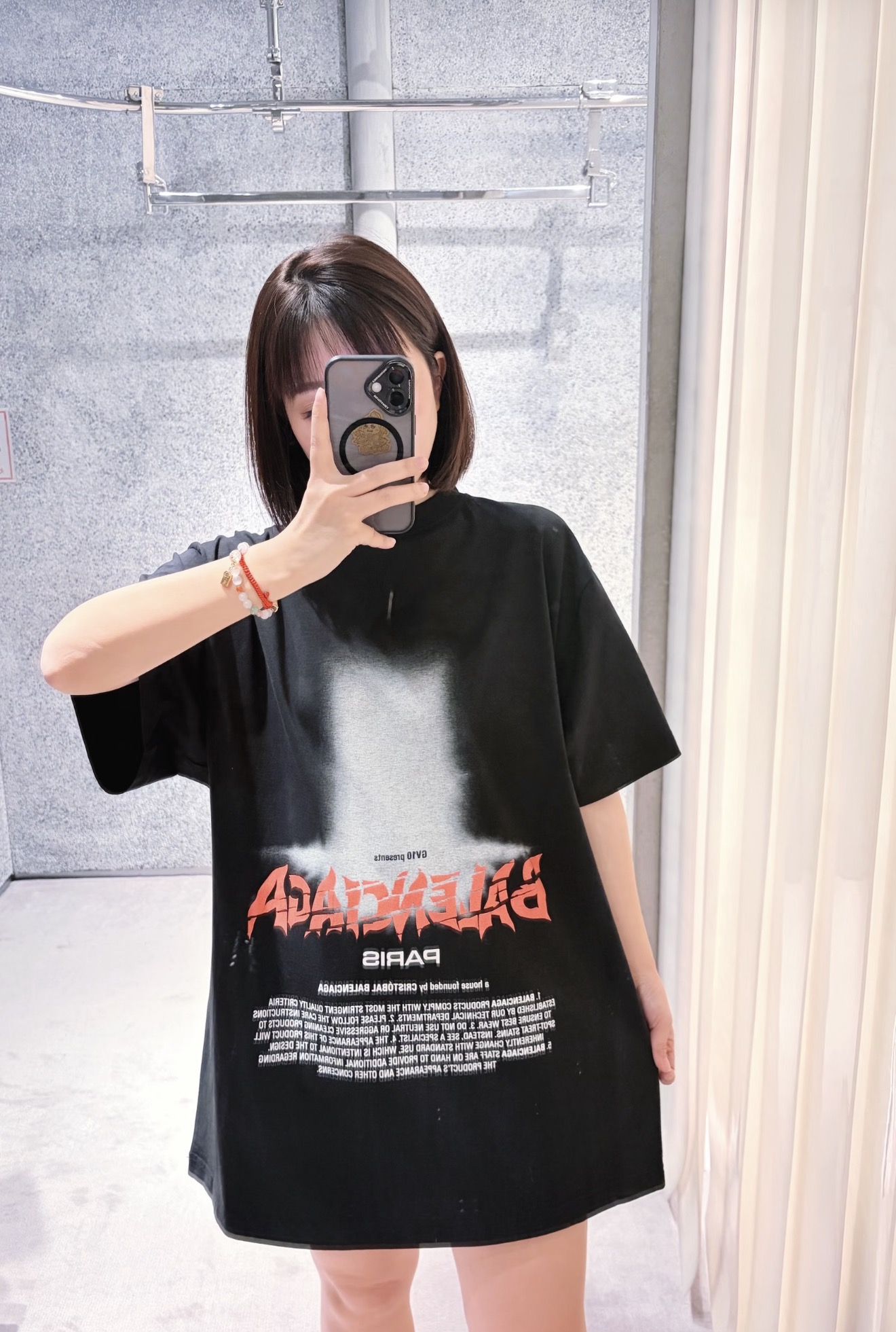 발렌시아가(BALENCIAGA) 크랙 레터링 프린트 반팔 티셔츠 의류