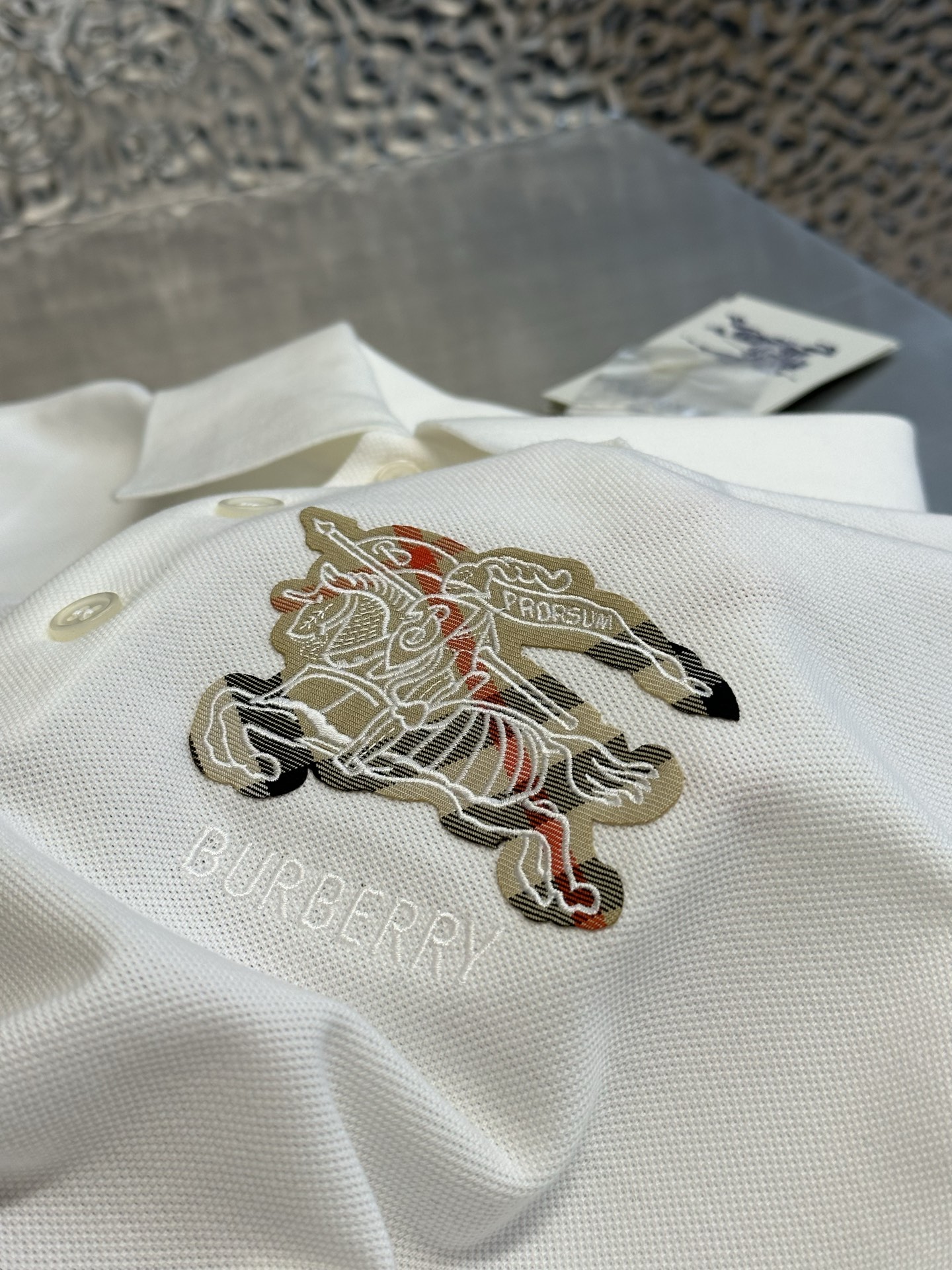 버버리(BURBERRY) 자수 패치 폴로 셔츠 의류