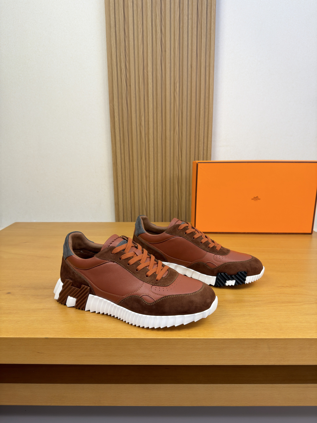 [Hermes] 에르메스 타공 나파 레더 스니커즈 신발