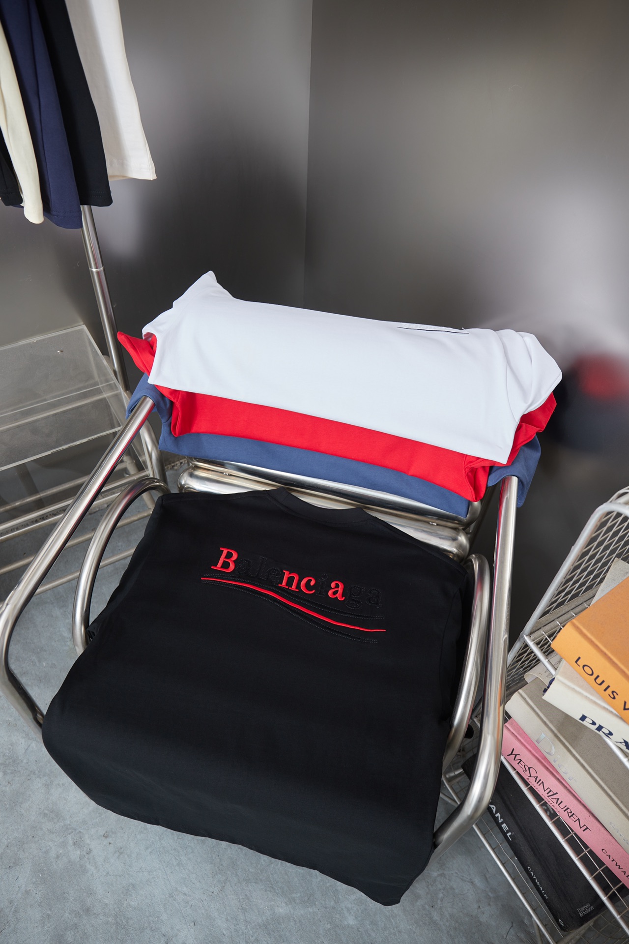 발렌시아가(BALENCIAGA) 패치 자수 로고 반팔 티셔츠 상의 의류